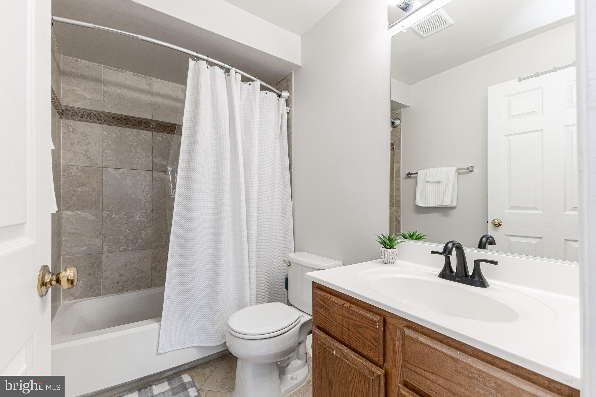 STRATFORD CONDOS - Residential Lease