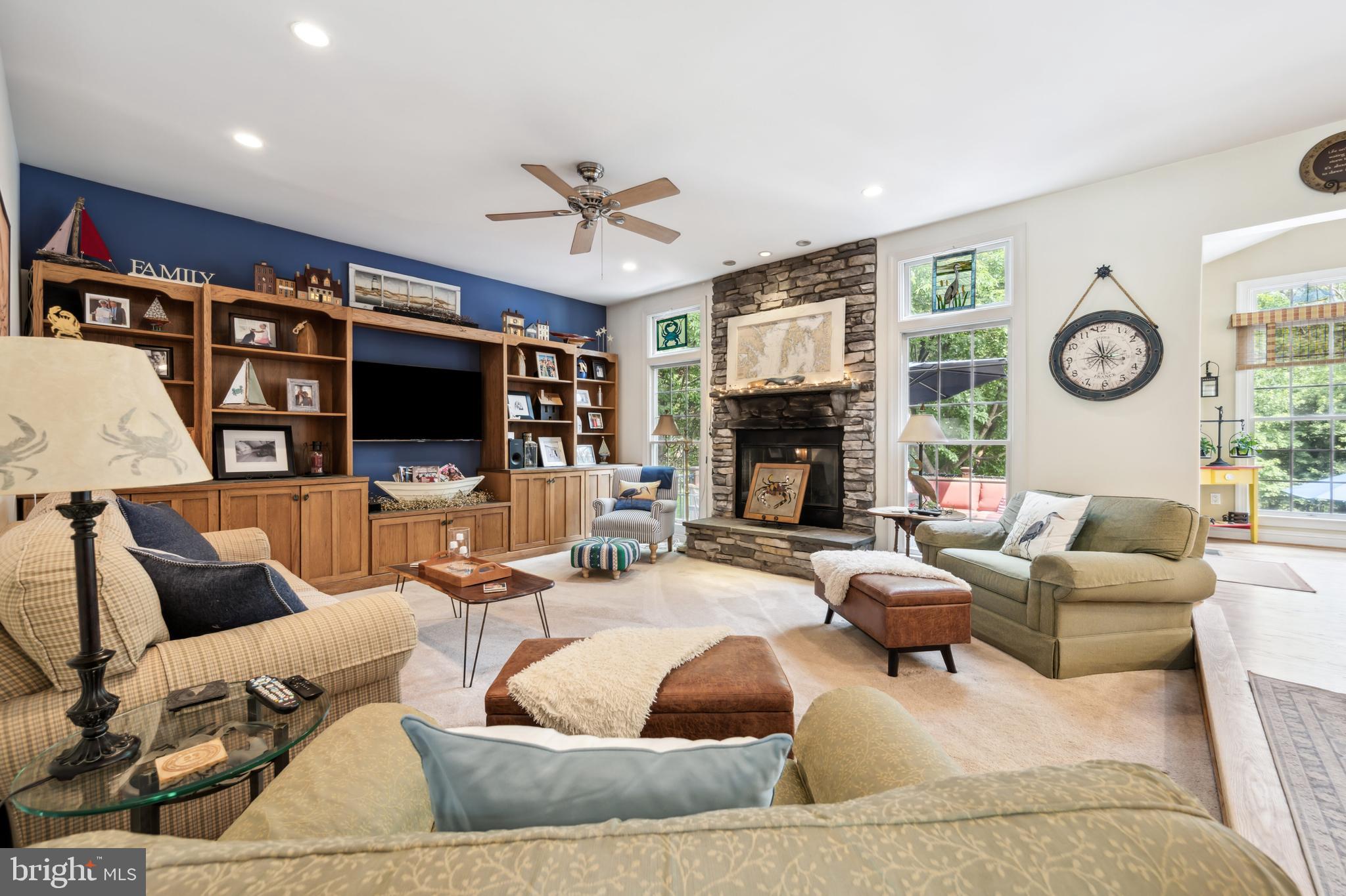 RIDING WOODS - Residential