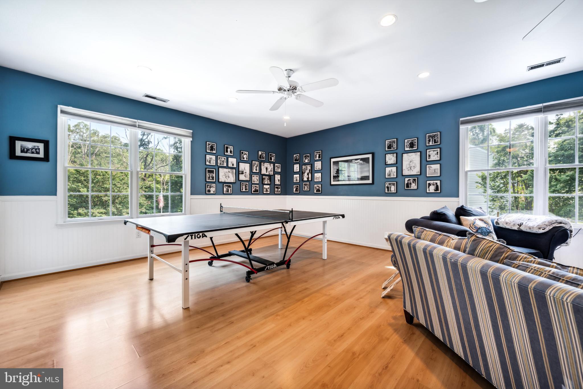 RIDING WOODS - Residential