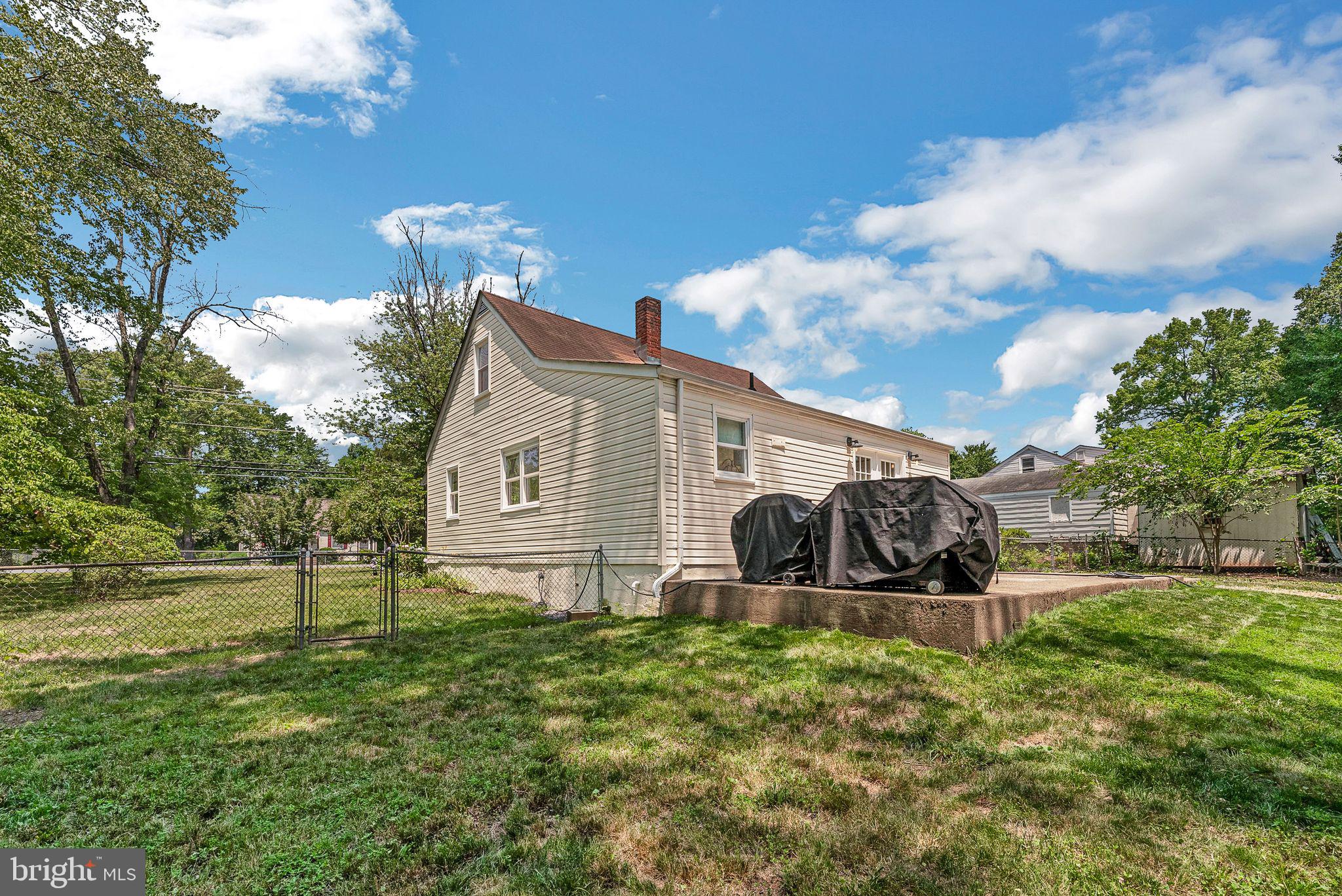 YORKSHIRE VILLAGE - Residential
