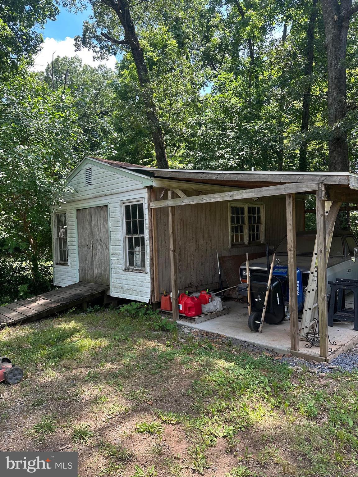 YORKSHIRE VILLAGE - Residential