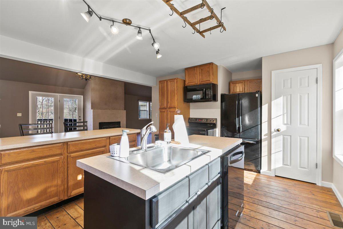 LAKEWOOD ESTATES - Residential