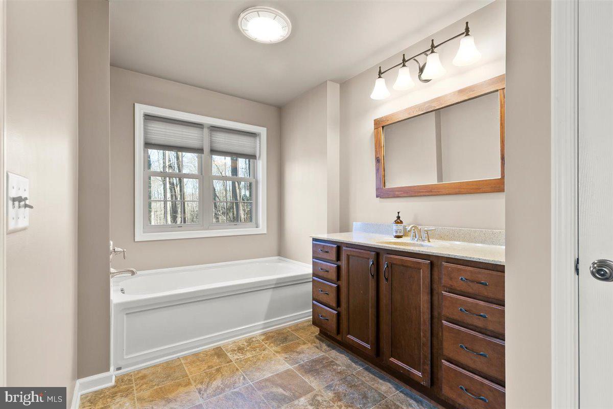 LAKEWOOD ESTATES - Residential
