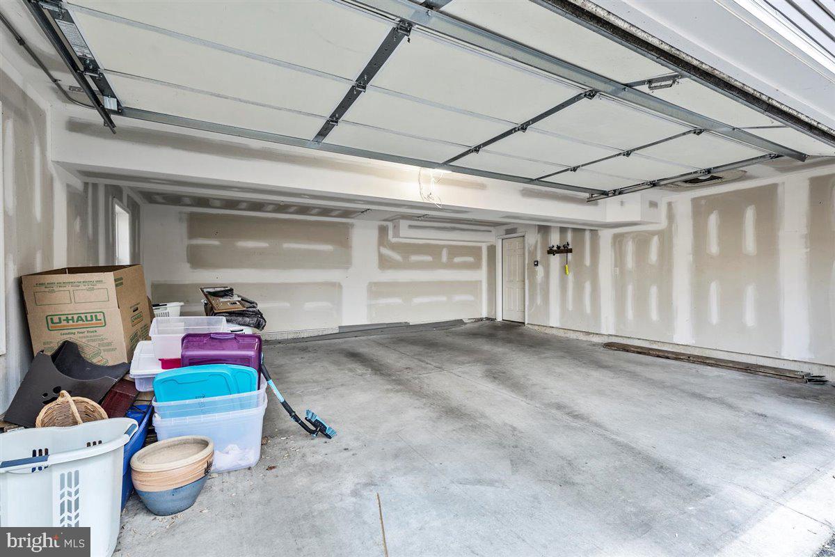 LAKEWOOD ESTATES - Residential