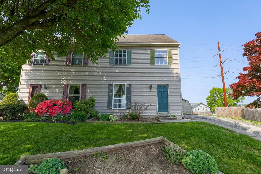 Photo of 2019 ASPEN LN, COLUMBIA, PA 17512 (MLS # PALA2033808)