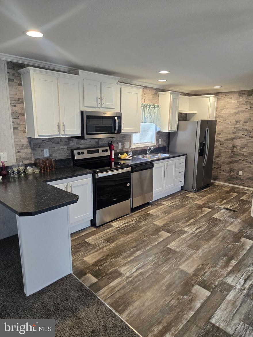 Never lived in, super cozy and modern super single wide Eagle River Mobile home.
Community events twice a week
No yearly property tax
Coming soon- new street lights, playground, pickle ball court, guest parking and a dog park