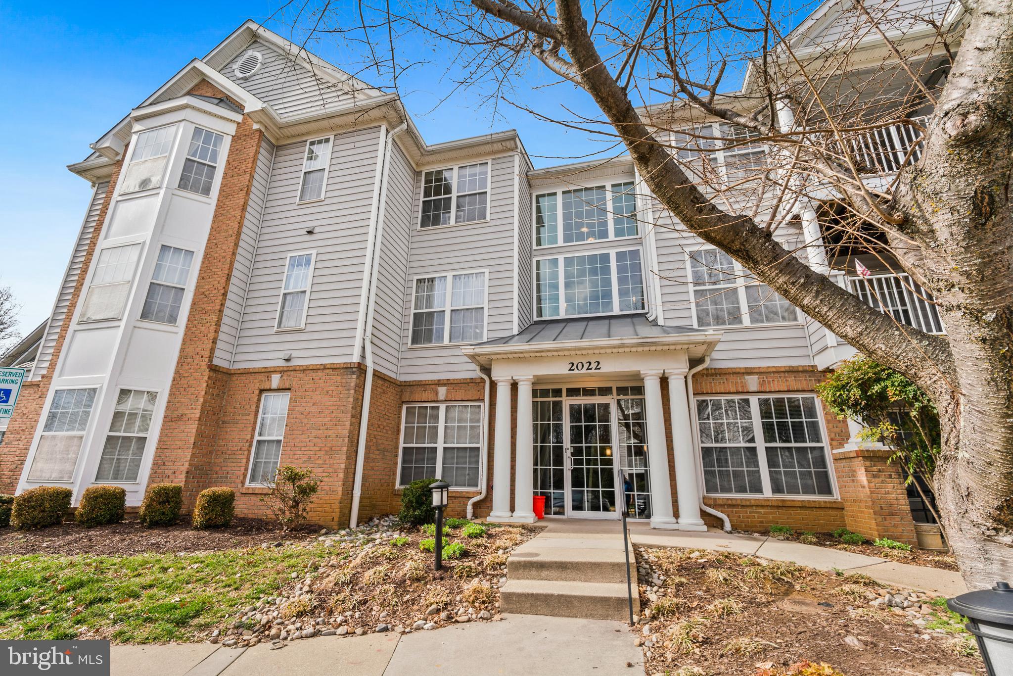 Fantastic location, Tidewater Colony is just 2 minutes from the Rt 50 & Rowe Blvd intersection. This 3 Bed 2 Bath top floor Penthouse features a large open living/dining room with cathedral ceilings that carry through to the main on suite Bedroom, large eat in Kitchen, gas fireplace, large private deck, spacious private laundry room and lots of closet space are just a few of the amenities. Call today for a private tour.