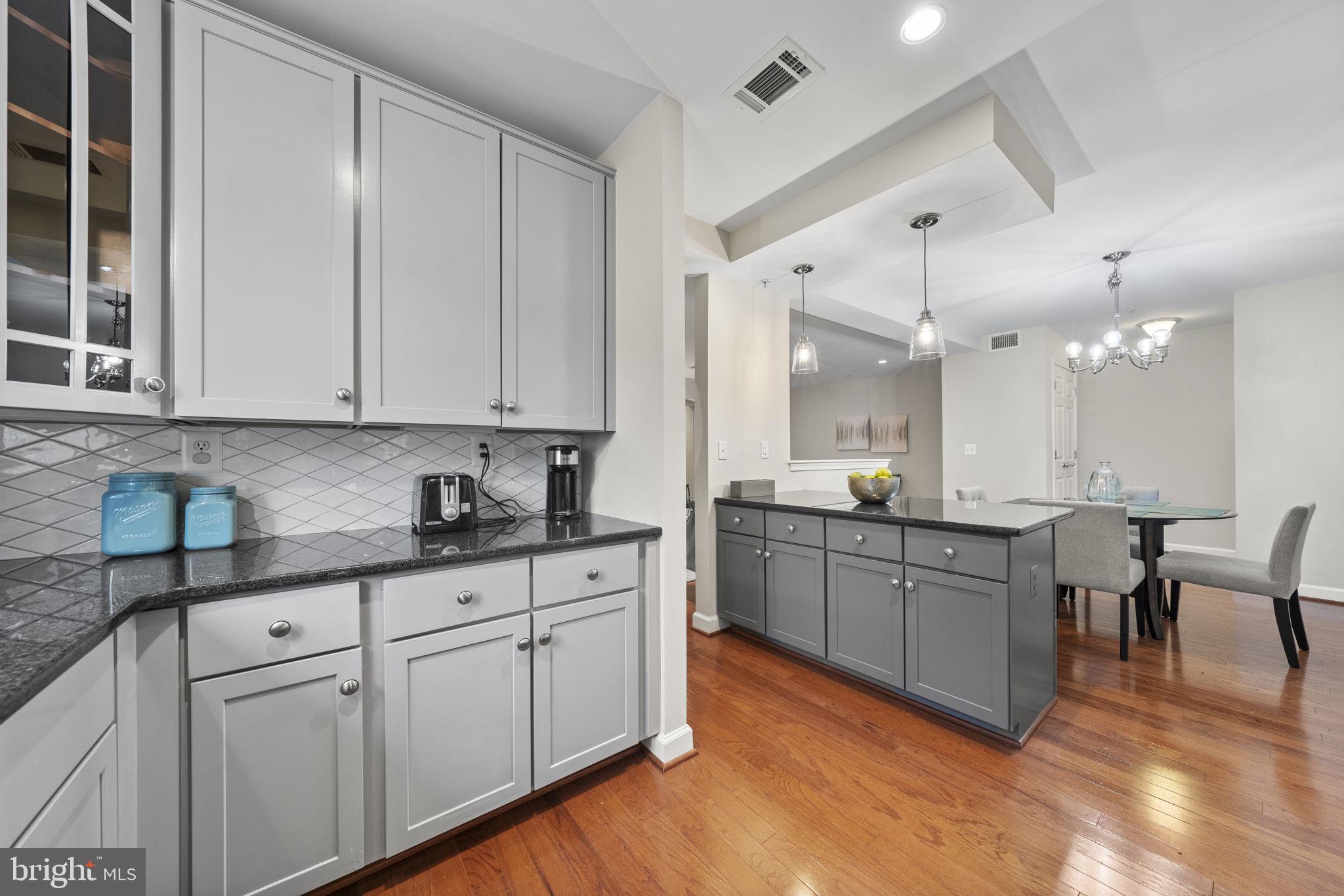 WEST VILLAGE OF SHIRLINGTON - Residential