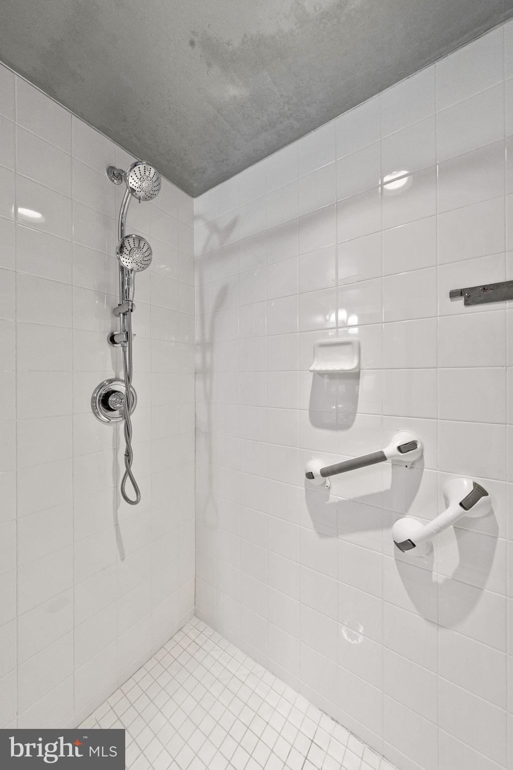 WEST VILLAGE OF SHIRLINGTON - Residential