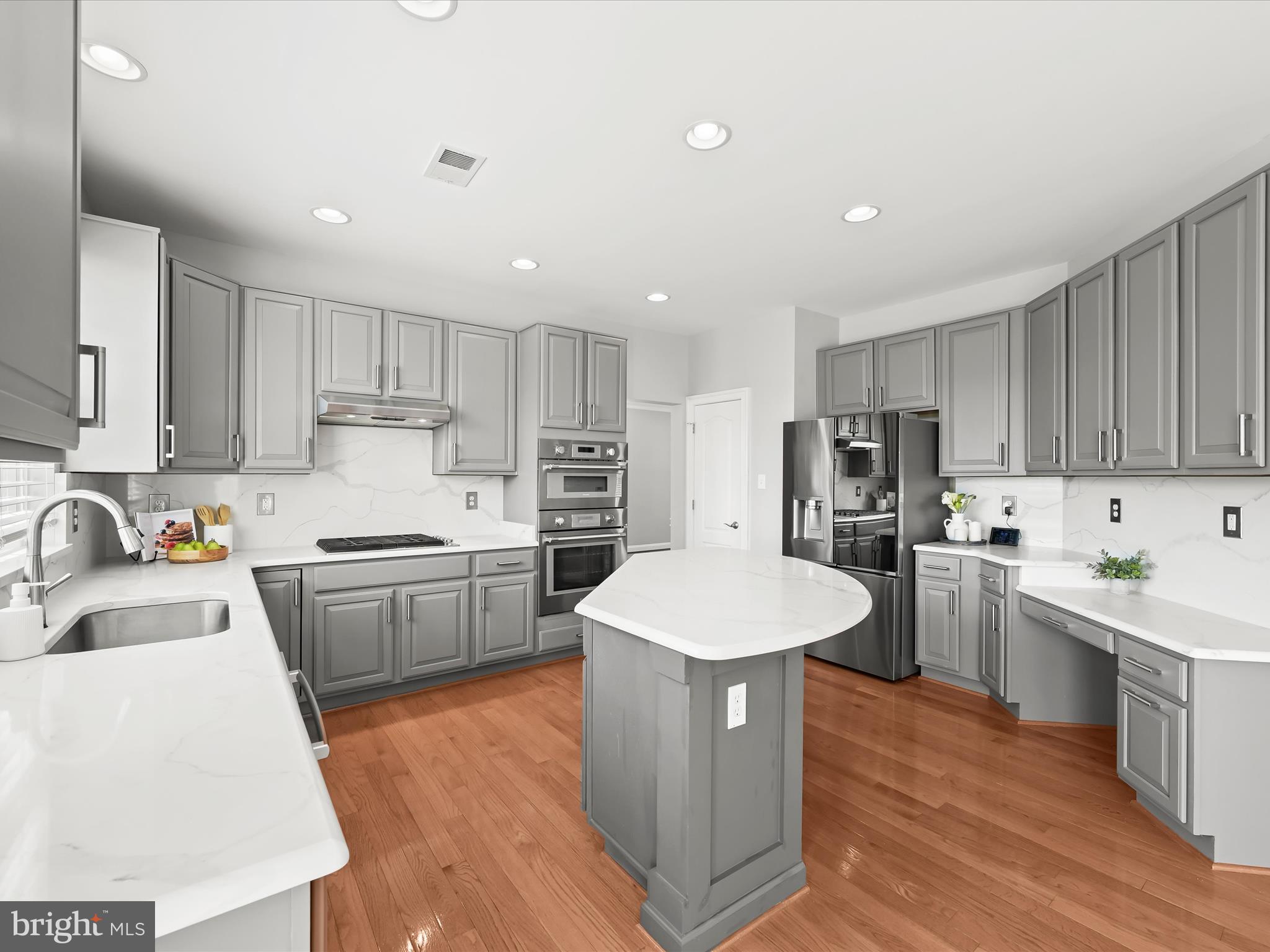 2130 OAK FOREST DRIVE