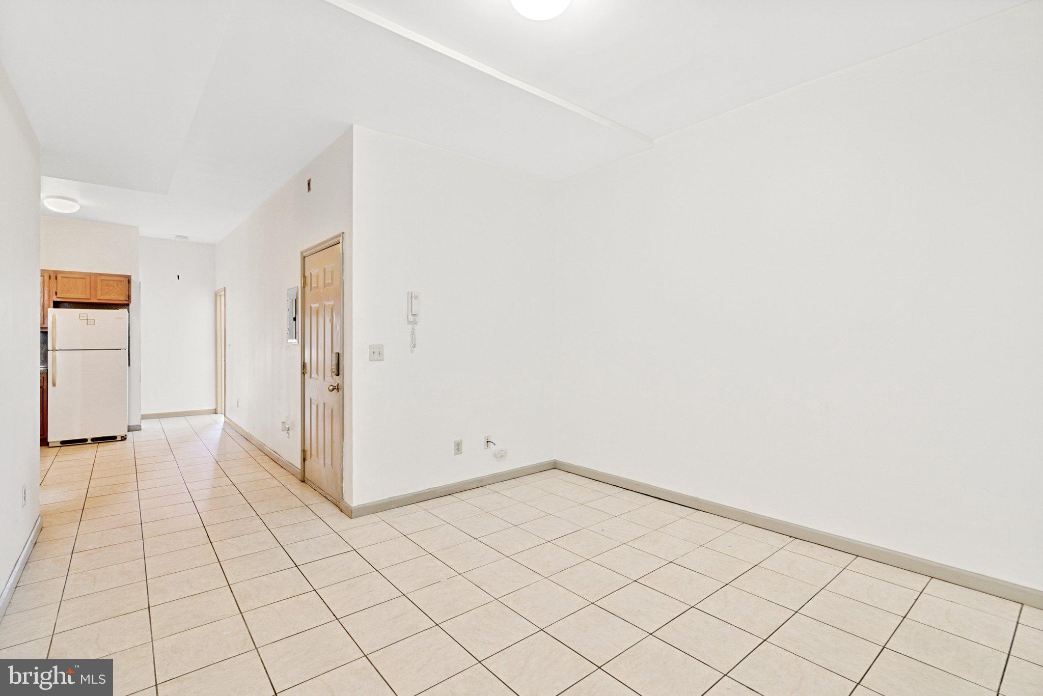 1621 W DIAMOND STREET