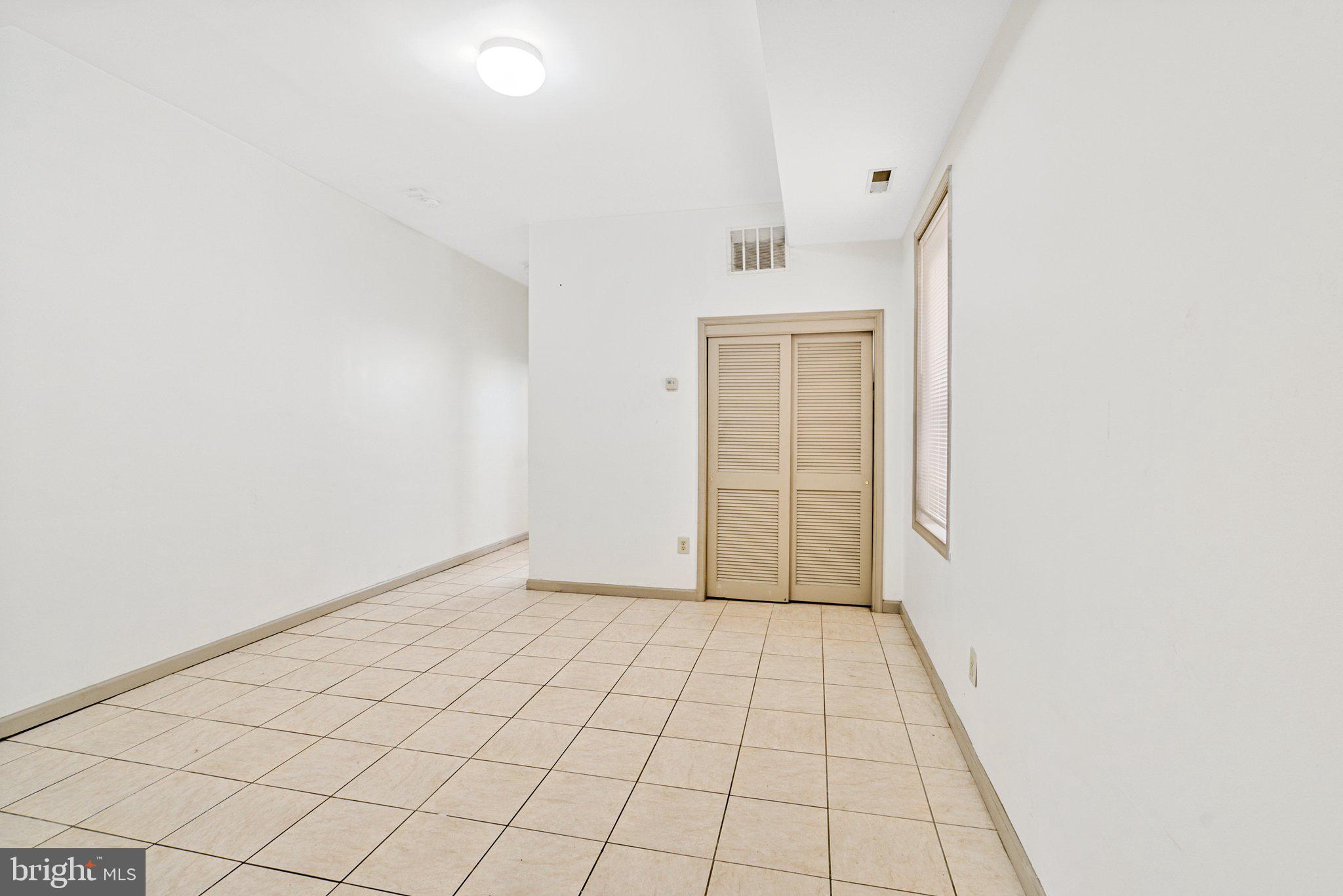 1621 W DIAMOND STREET