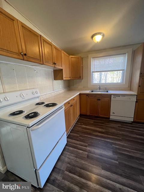 HOLIDAY BEACH - Residential Lease