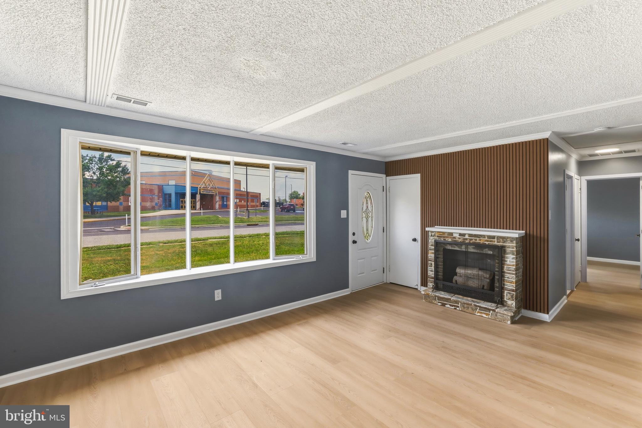 1037 MONMOUTH ROAD