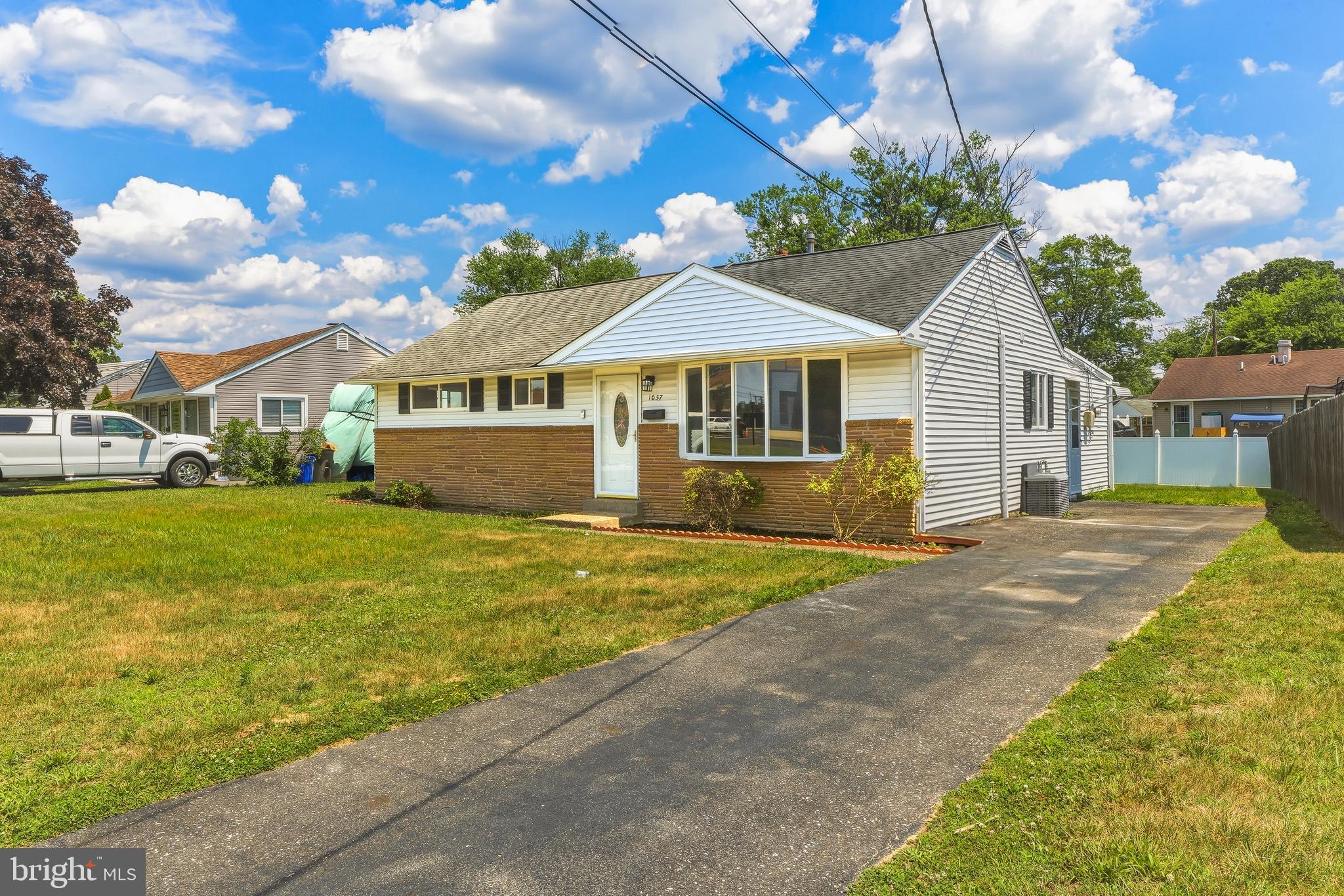 1037 MONMOUTH ROAD