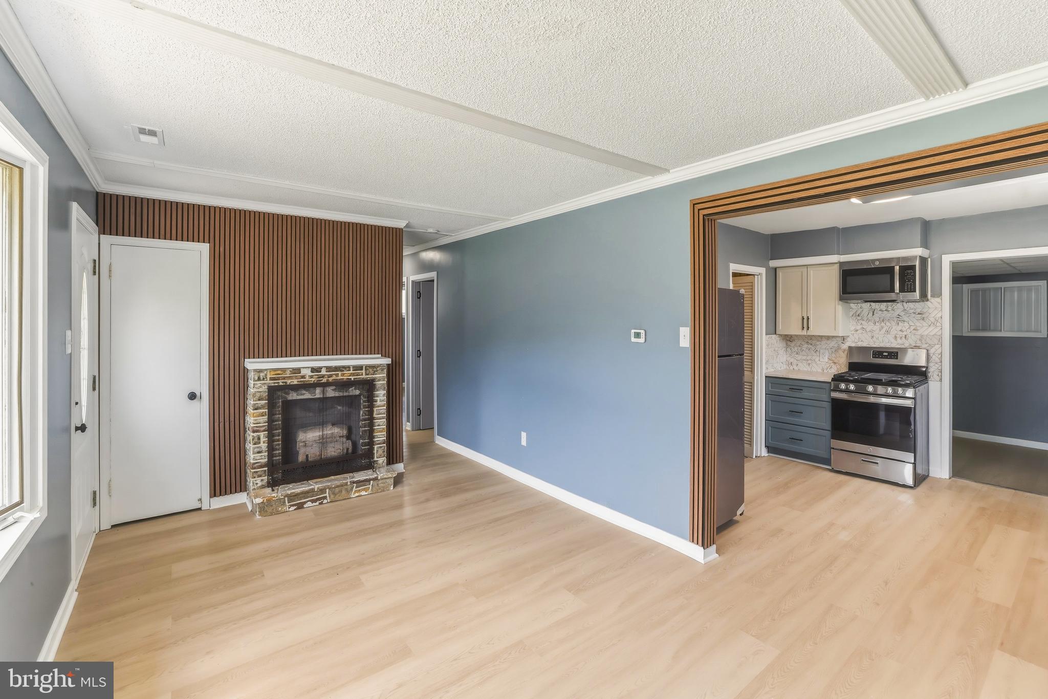 1037 MONMOUTH ROAD
