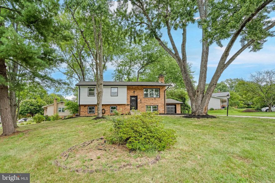 BEUTIFUL HOUSE, WITH 5 BEDROOMS AND 3 FULL BATHROOMS, open floor  Updated from top to the bottom, Super ready for the new owner, Schedule showings online, including a full finished basement with 2 rooms and 1 full bathroom, with new paint,  new floors, new stainless still appliances, and 30 years architectural roof shingles, new windows, 95% of the house new electric wire, plugs, switches and electric panel, 90%, New Pluming, under cabinets lights, beautiful kitchen with a gorgeous countertop and moder 36 cabinets a lot of space to storage, an open family room  that is perfect for family gatherings ,Great home in a great location, and much more. 
READY TO MOVE IN, CORNER LOT