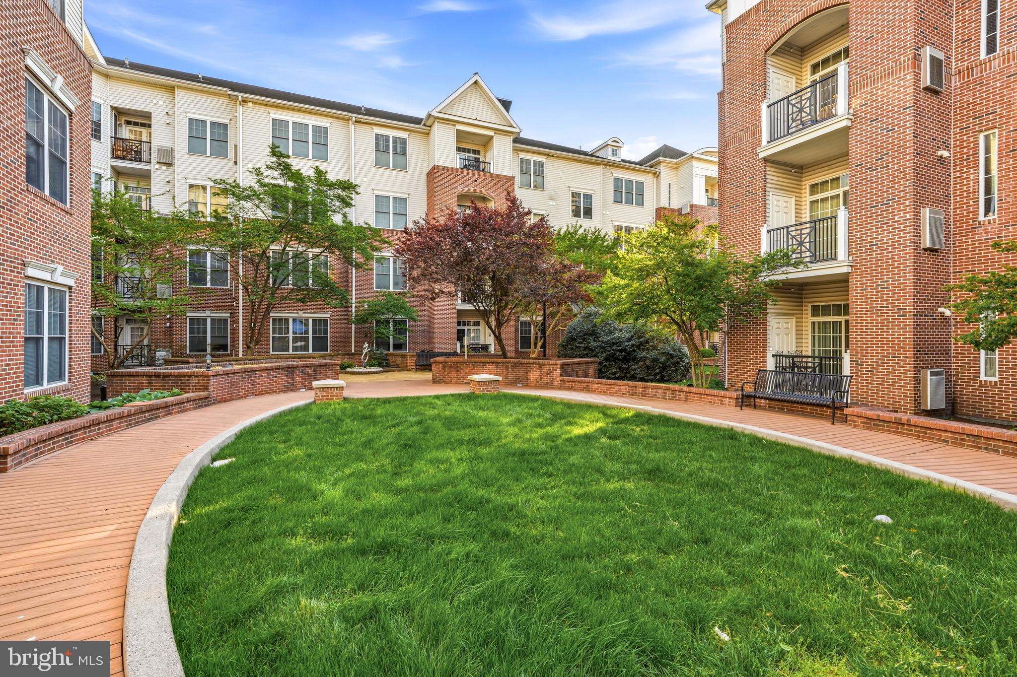 THE GRANDE AT RIVERVIEW - Residential