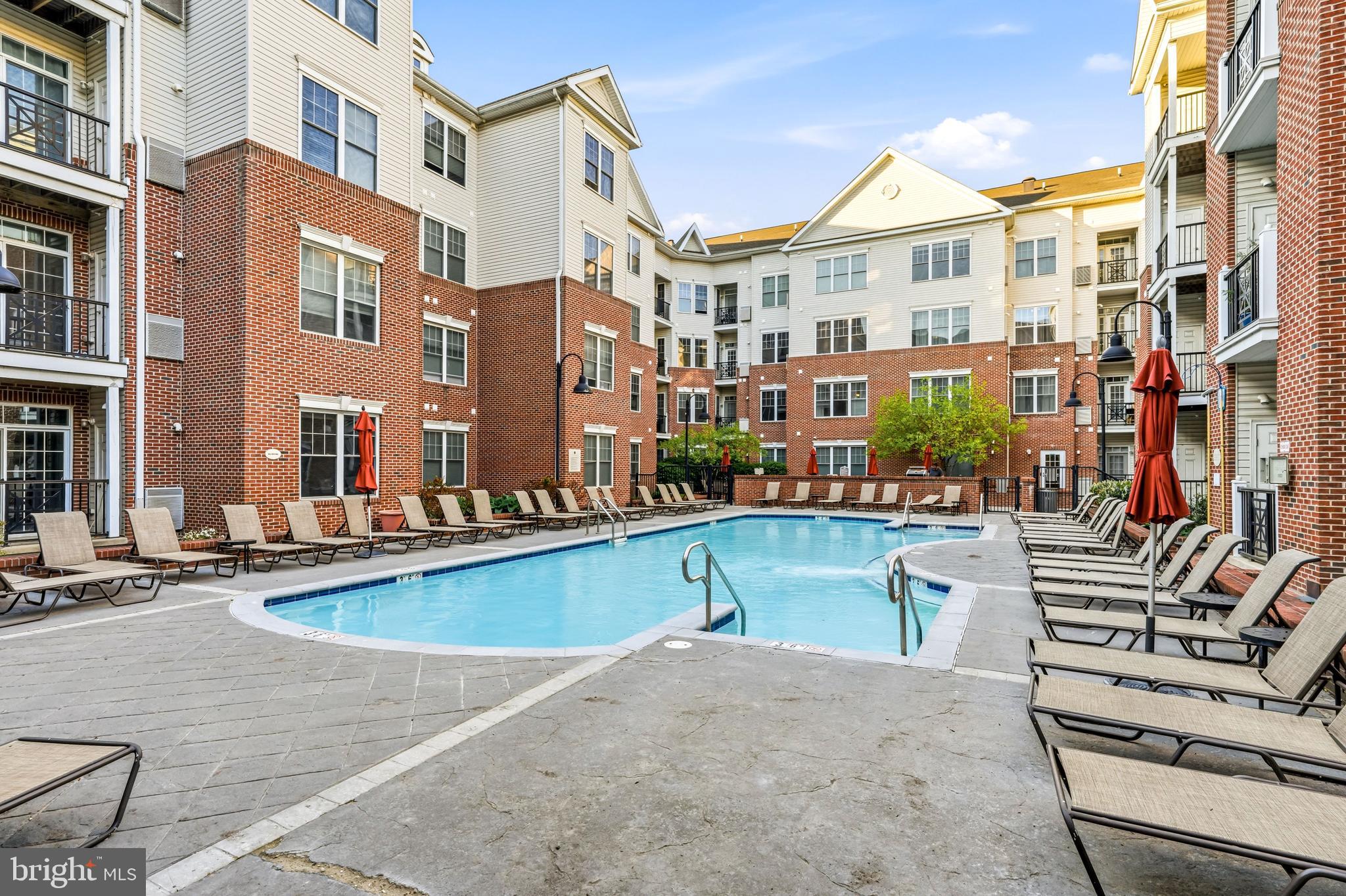 THE GRANDE AT RIVERVIEW - Residential