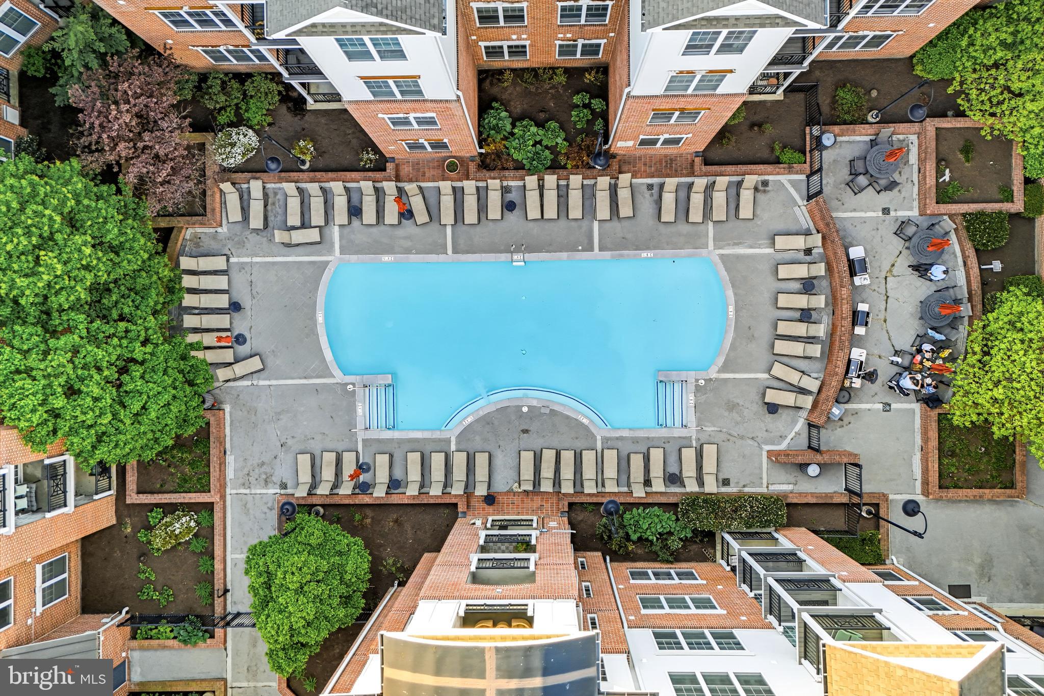 THE GRANDE AT RIVERVIEW - Residential