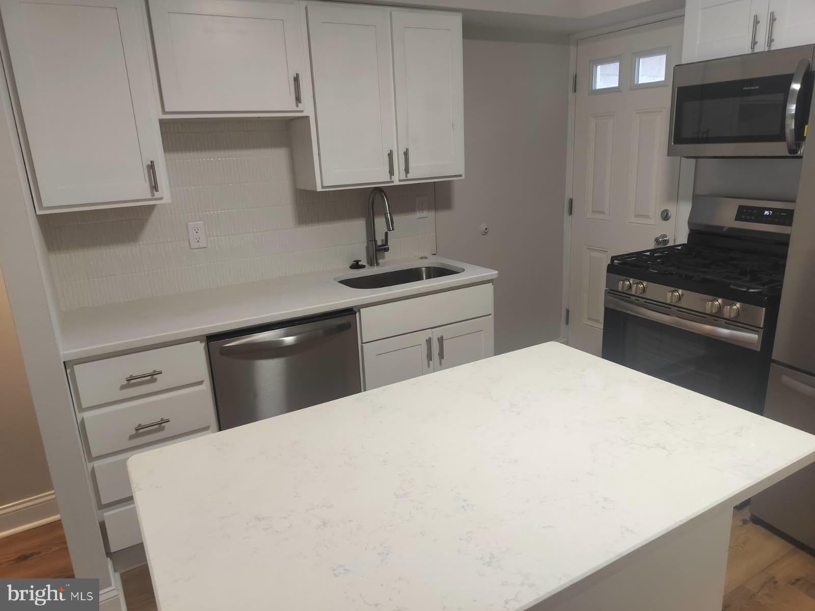 934 W PORTER STREET 1
