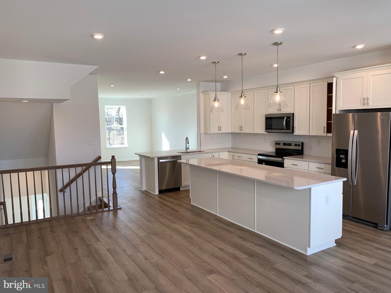 LOFTS AT CREEKSIDE - Residential Lease