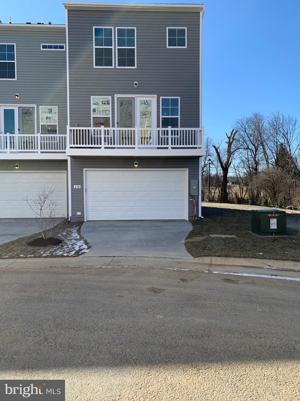 LOFTS AT CREEKSIDE - Residential Lease