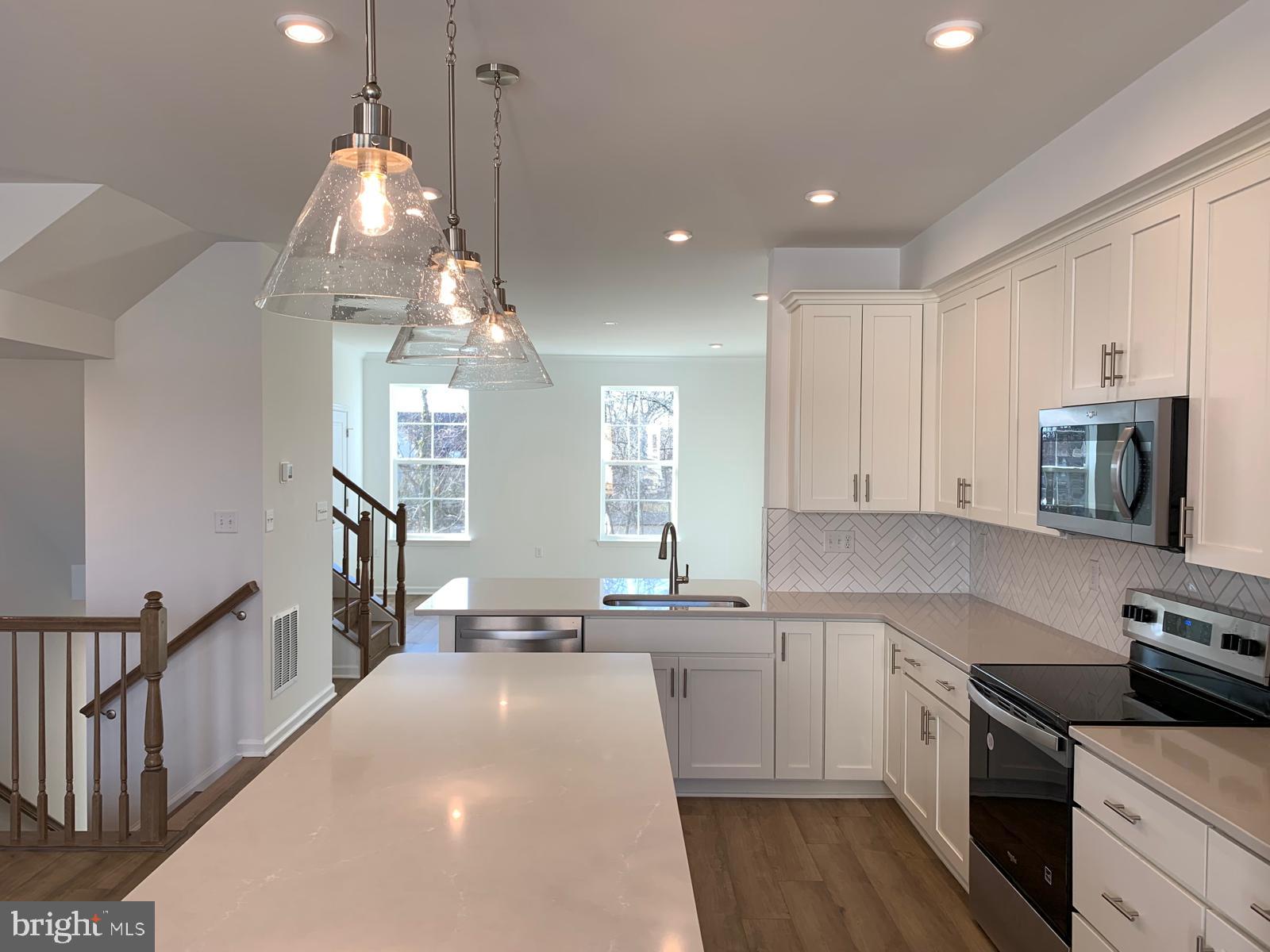 LOFTS AT CREEKSIDE - Residential Lease