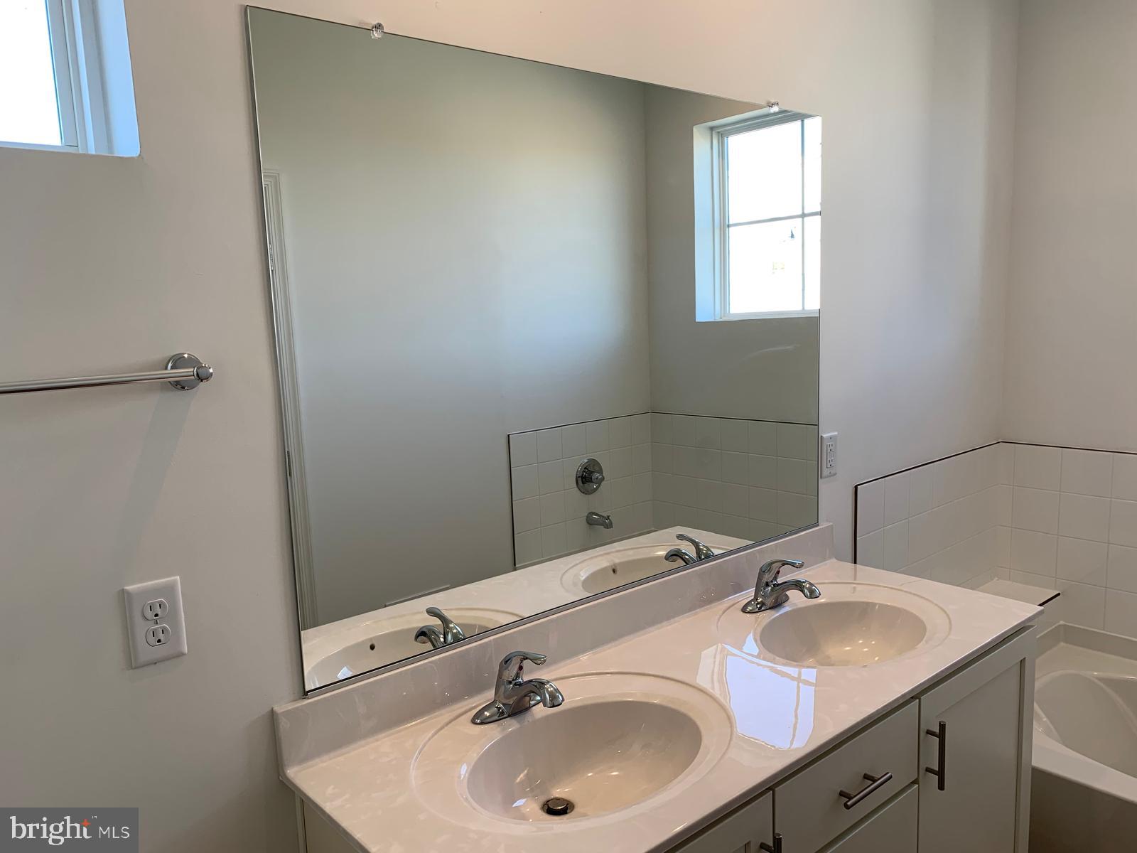 LOFTS AT CREEKSIDE - Residential Lease