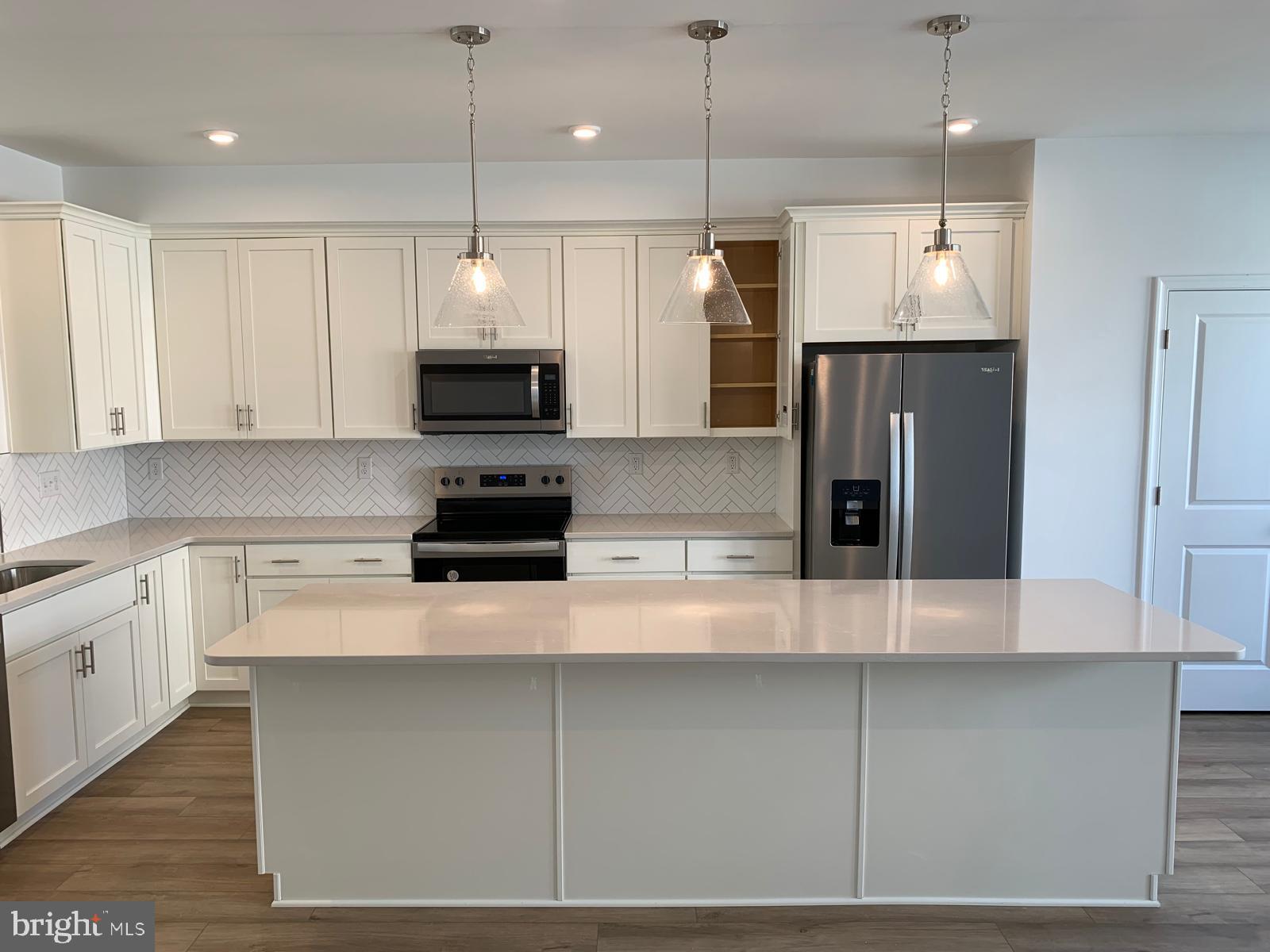 LOFTS AT CREEKSIDE - Residential Lease