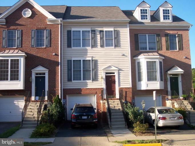 GROVE AT HUNTLEY MEADOWS - Residential Lease
