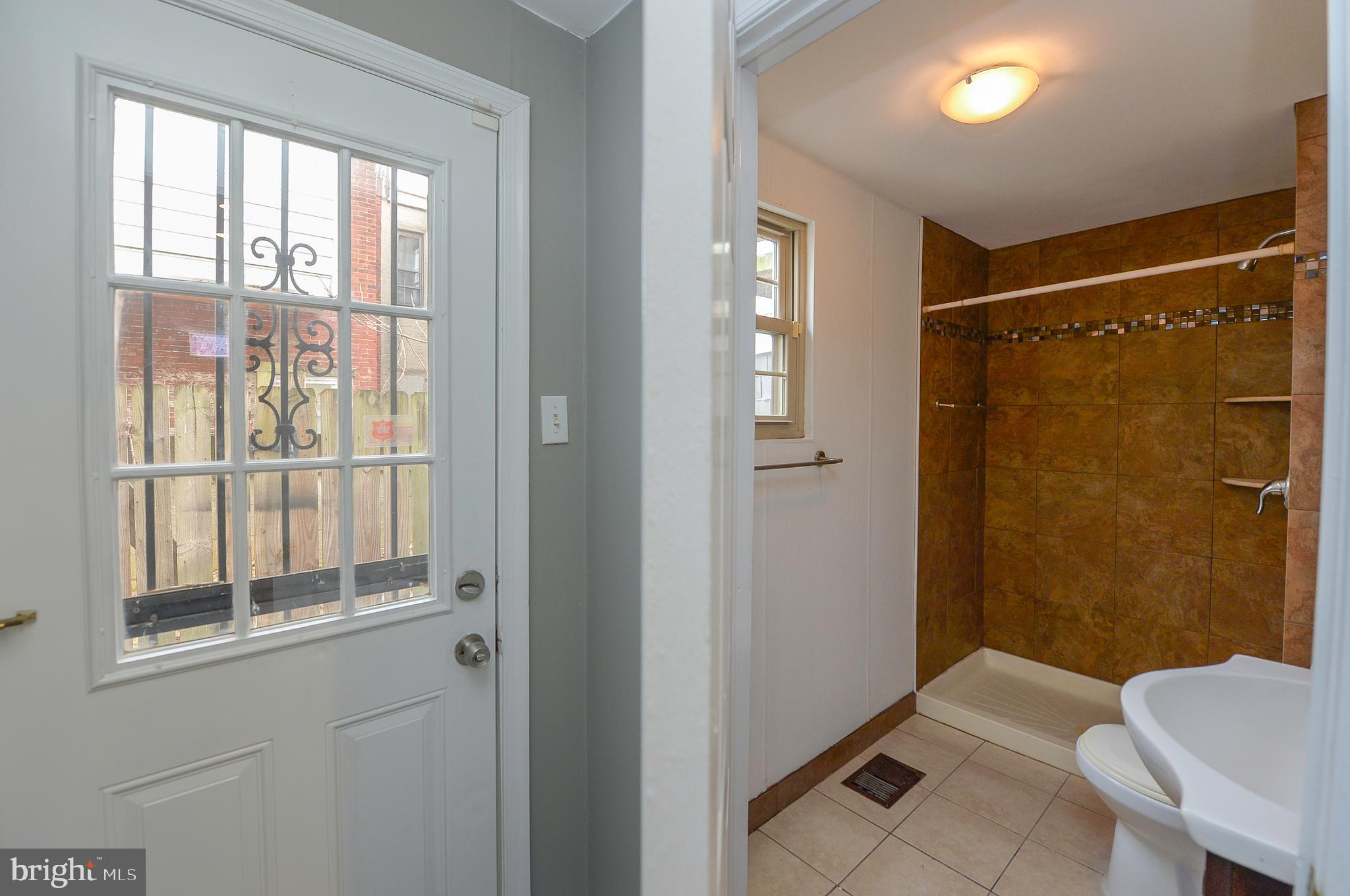 NORRIS SQUARE - Residential Lease