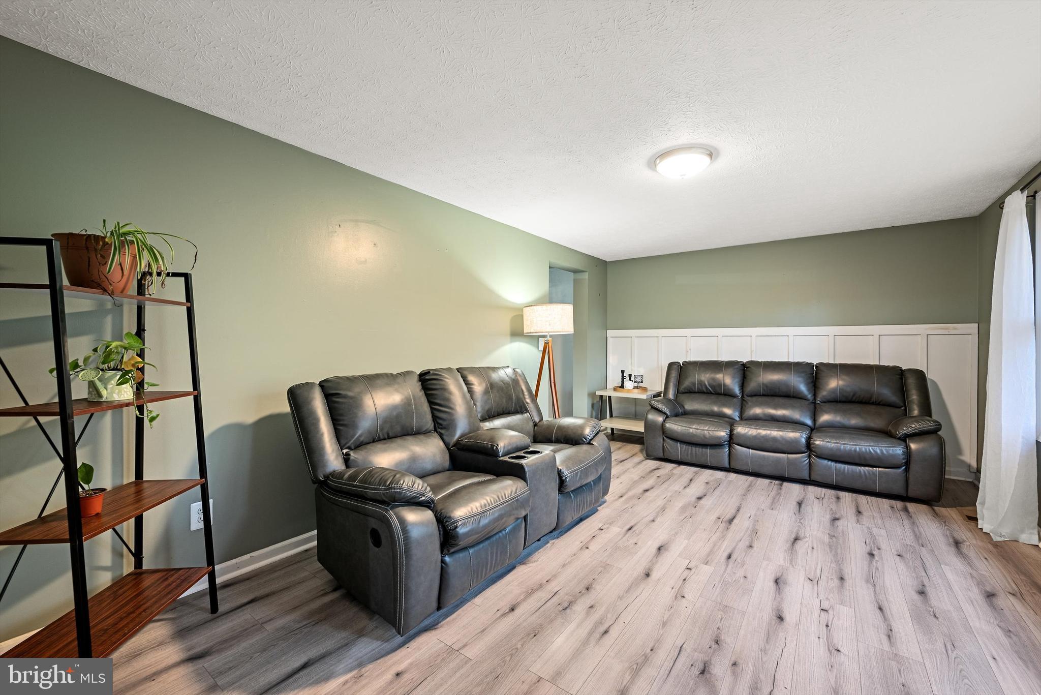 451 LAKESIDE DRIVE