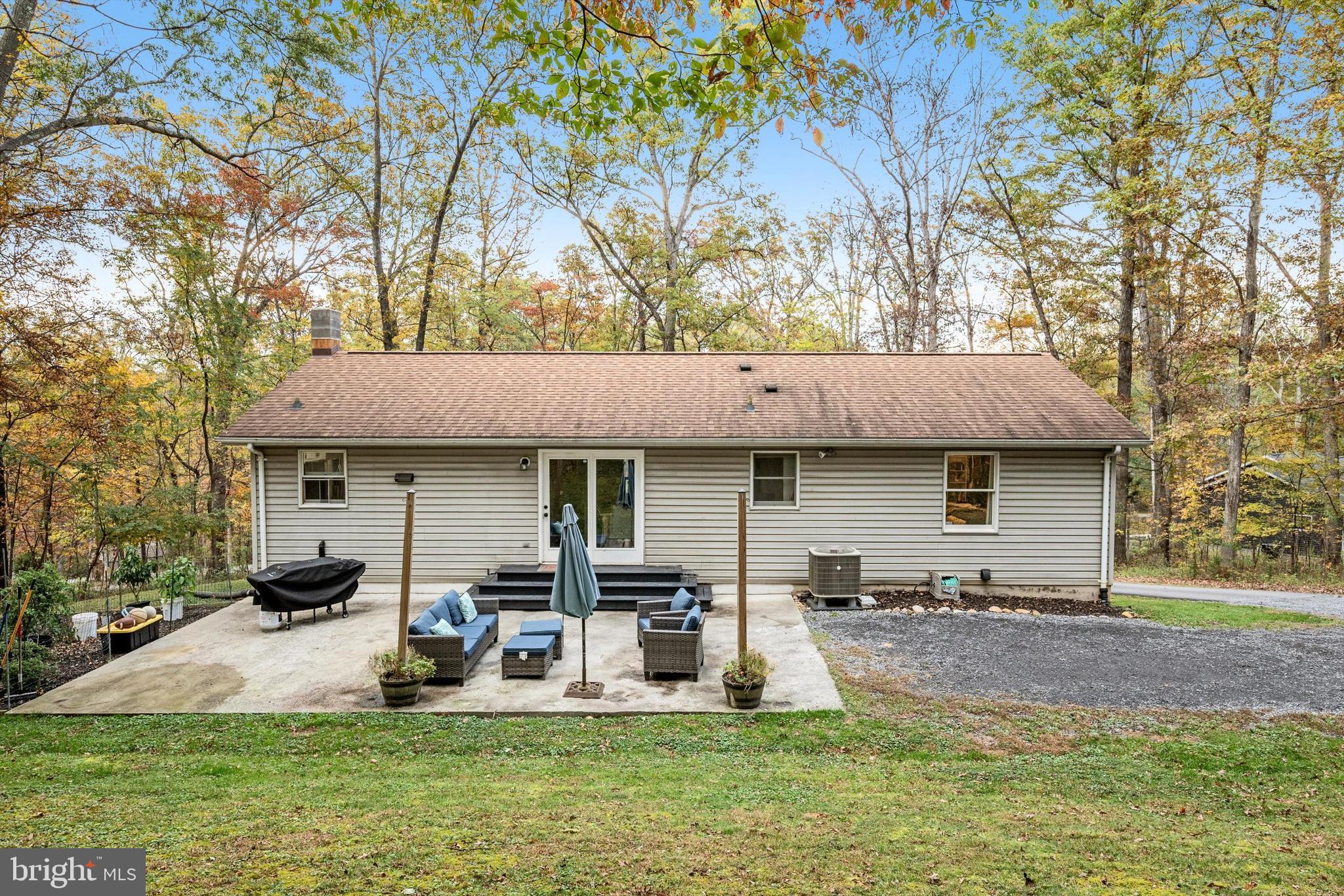 451 LAKESIDE DRIVE