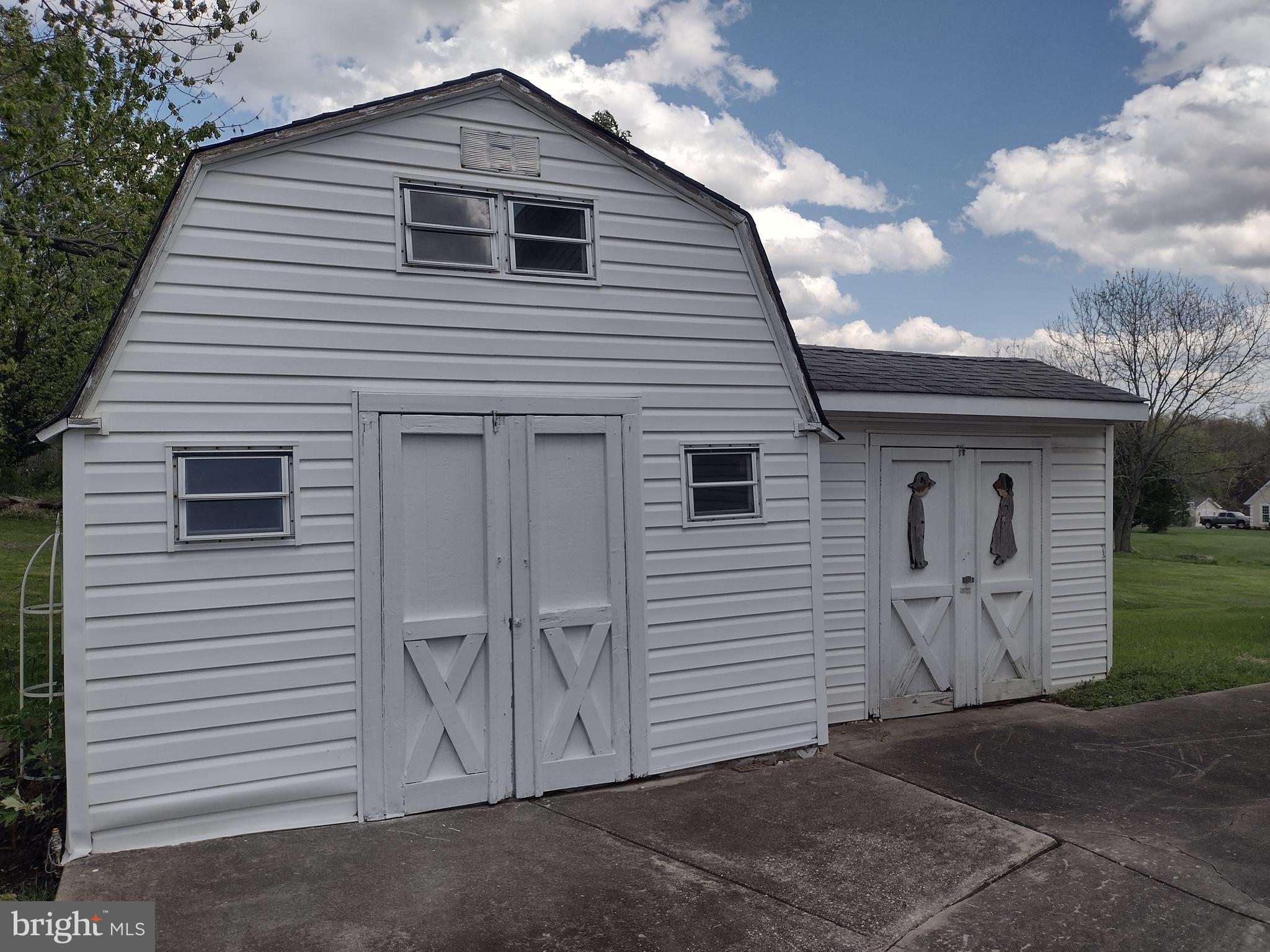 ROHE FARM - Residential Lease