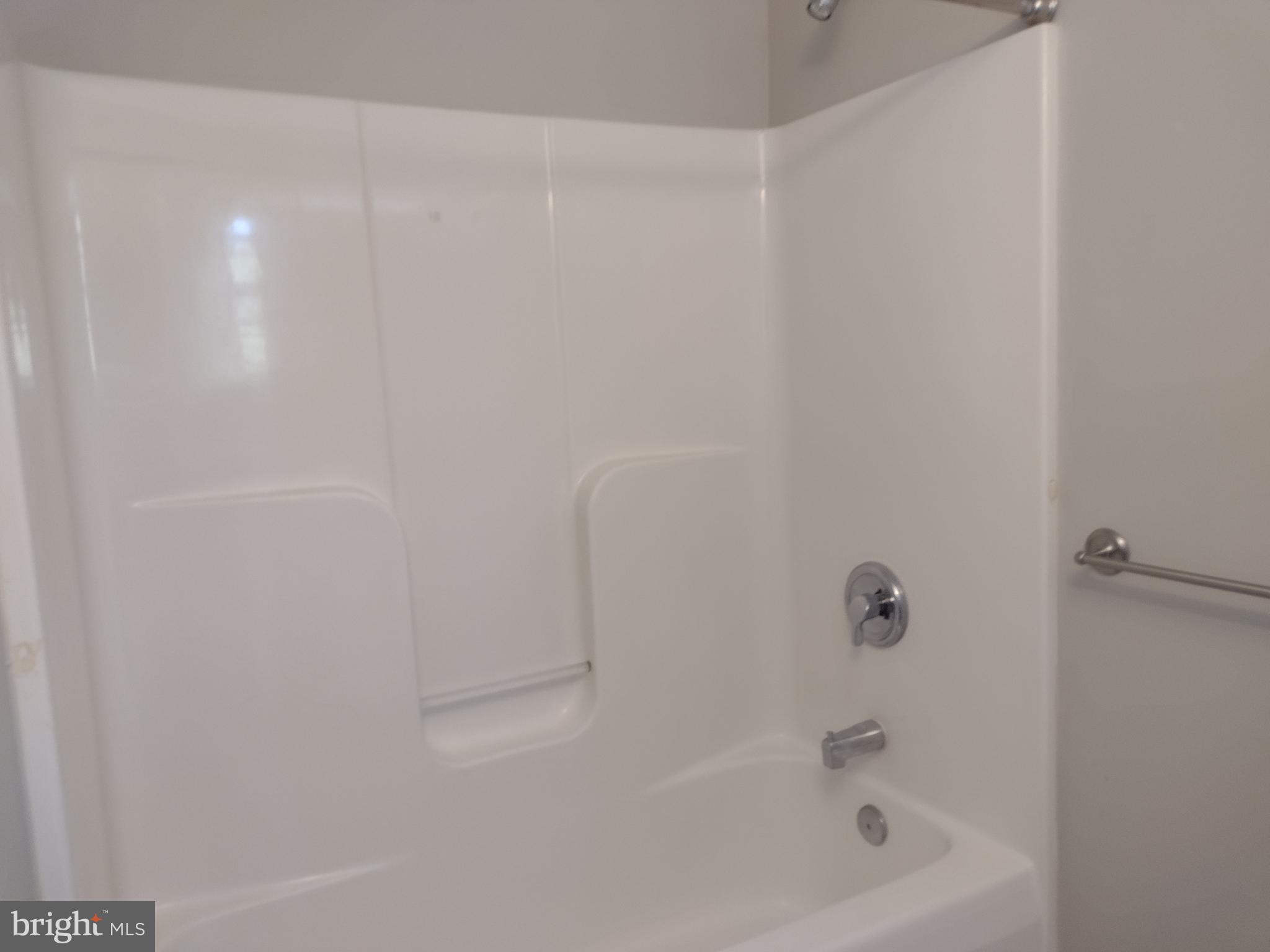 ROHE FARM - Residential Lease