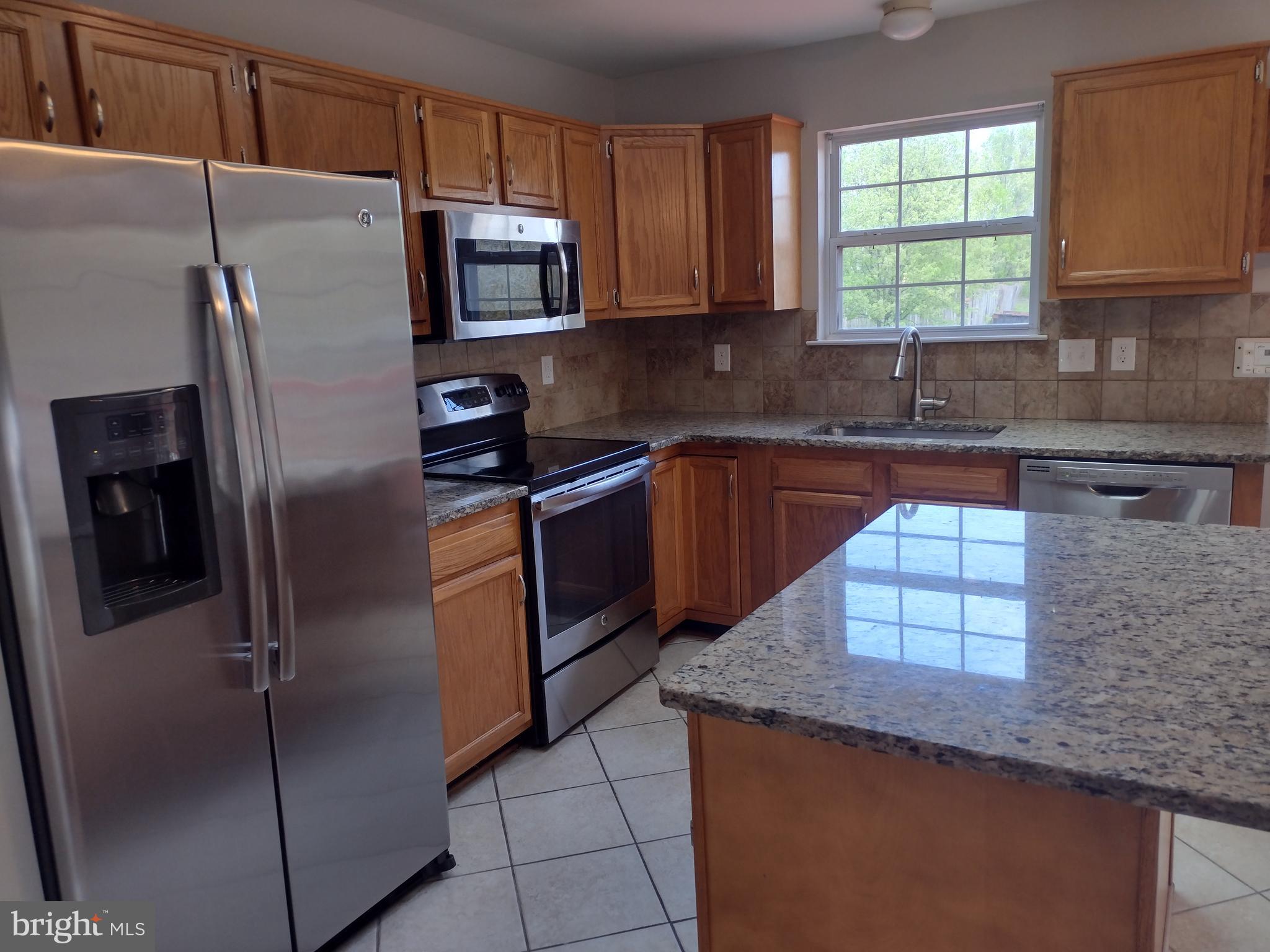 ROHE FARM - Residential Lease