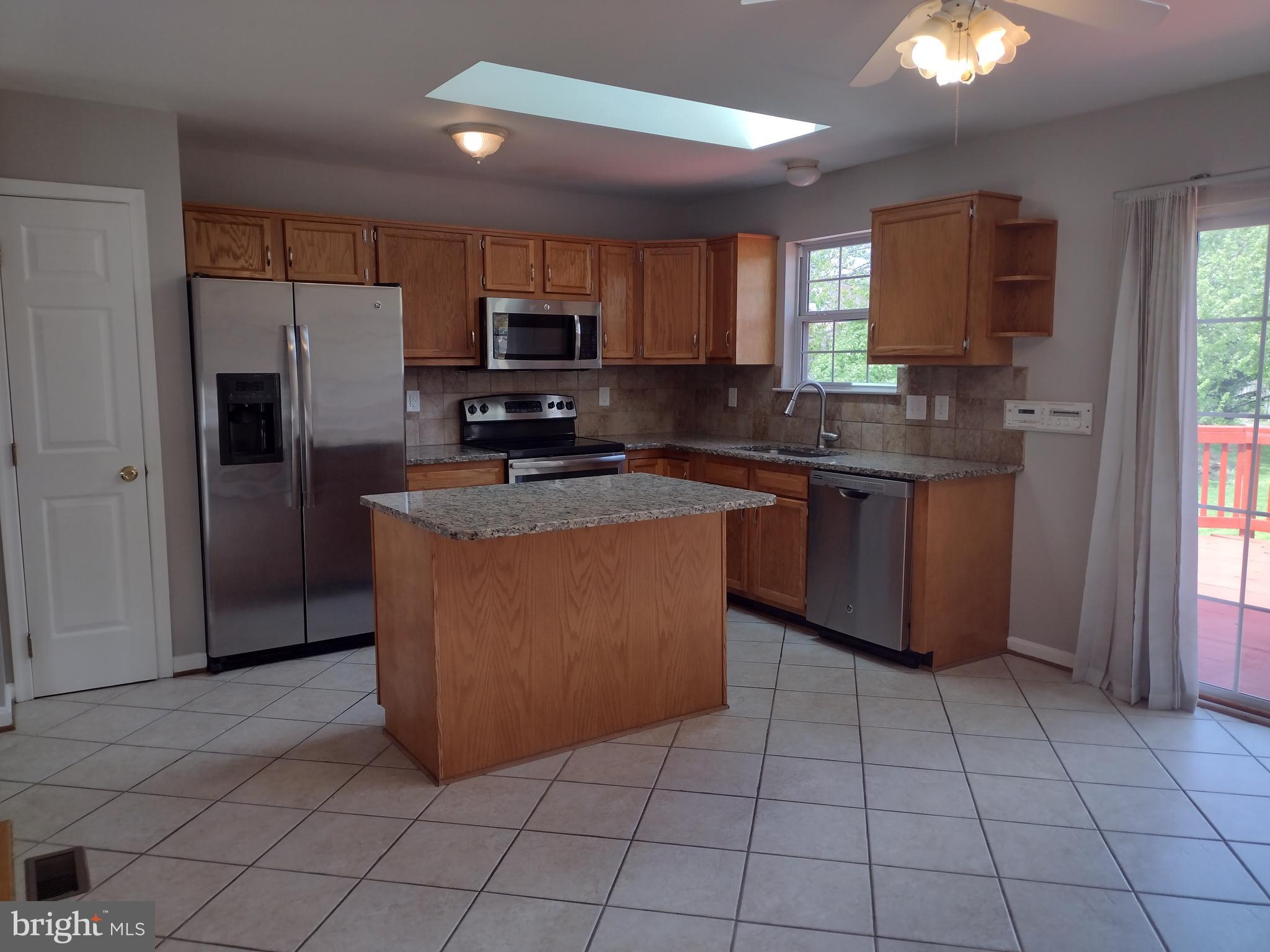 ROHE FARM - Residential Lease