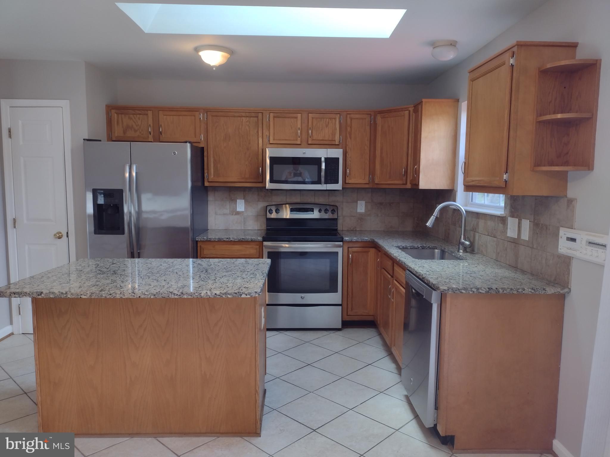 ROHE FARM - Residential Lease