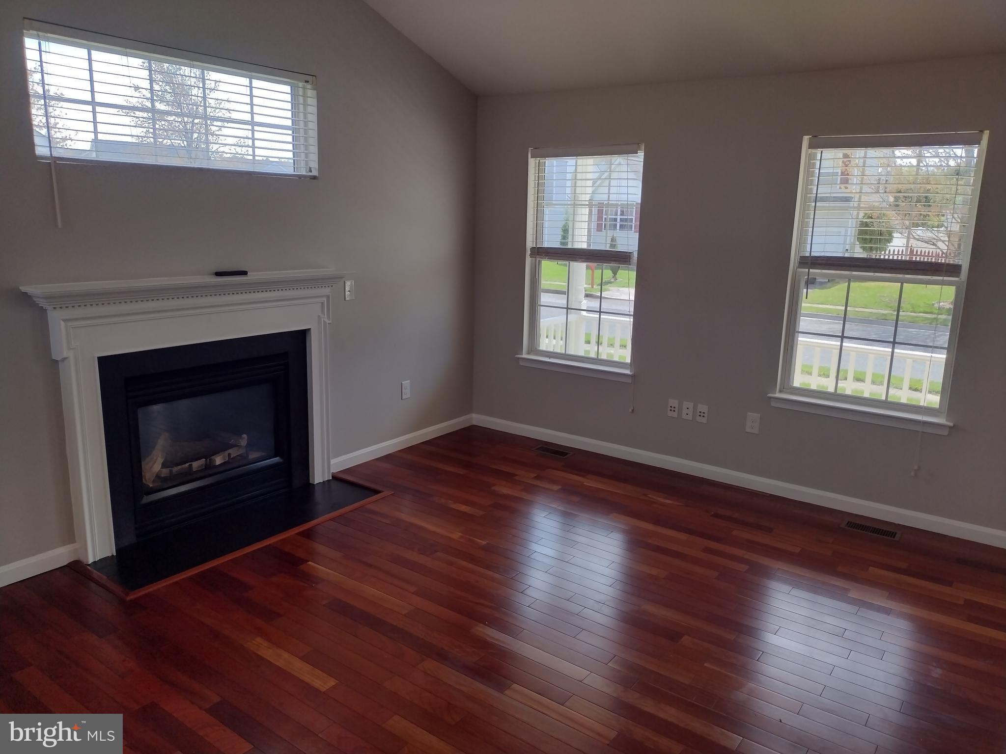 ROHE FARM - Residential Lease