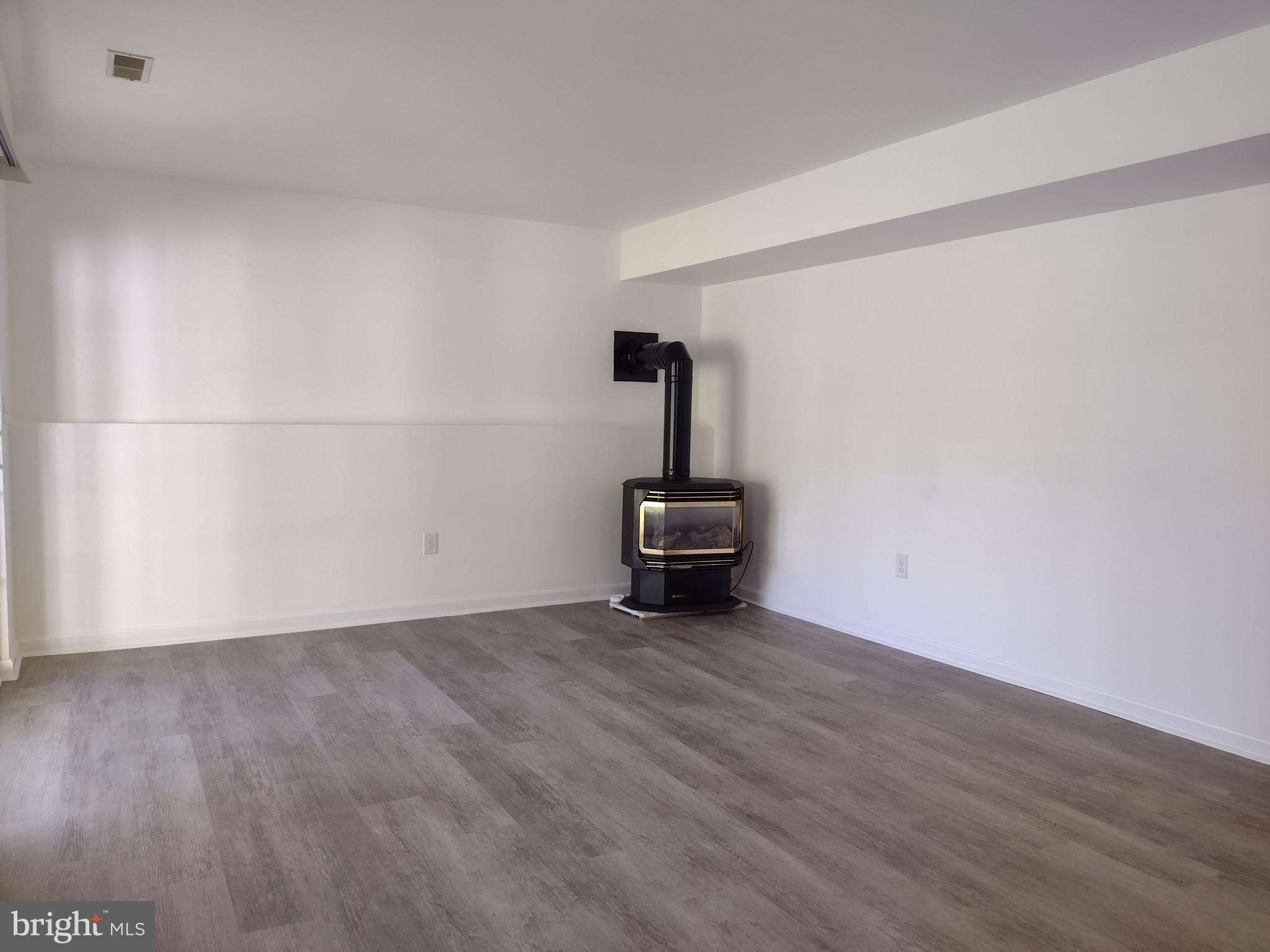 ROHE FARM - Residential Lease