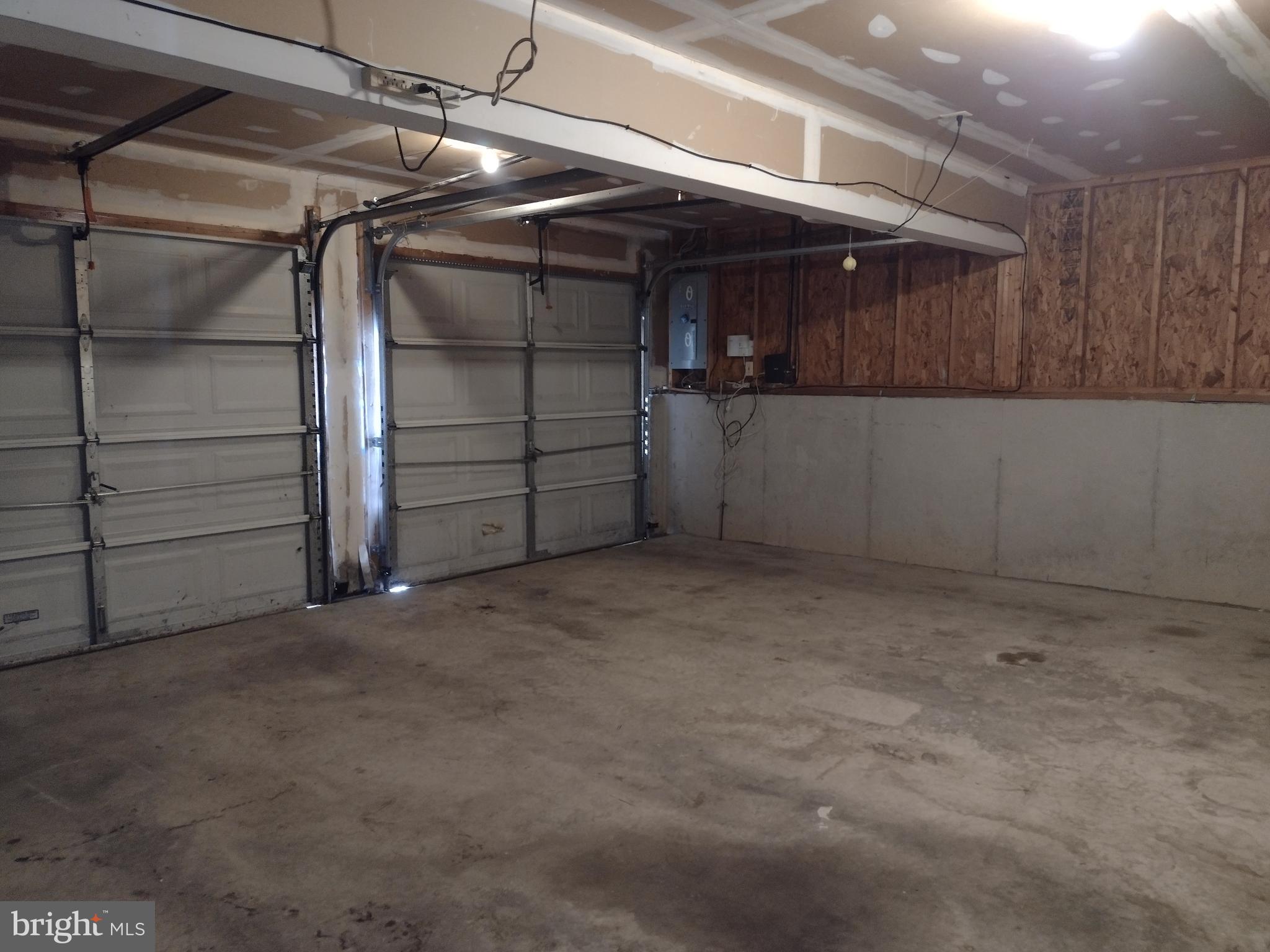 ROHE FARM - Residential Lease