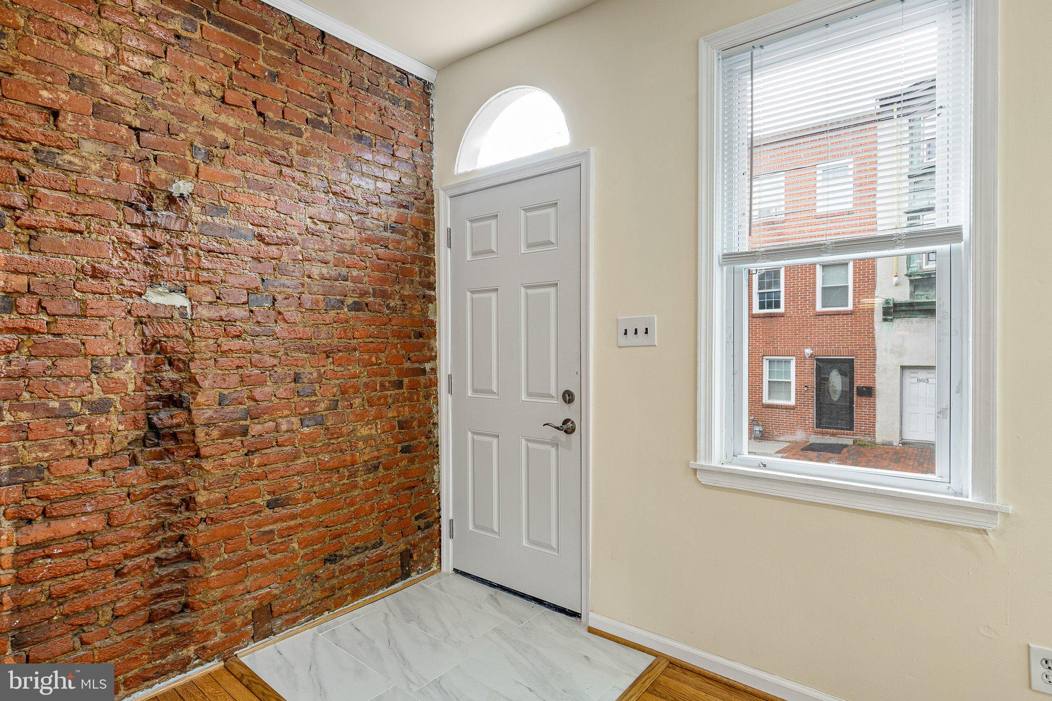 802 N MADISON STREET