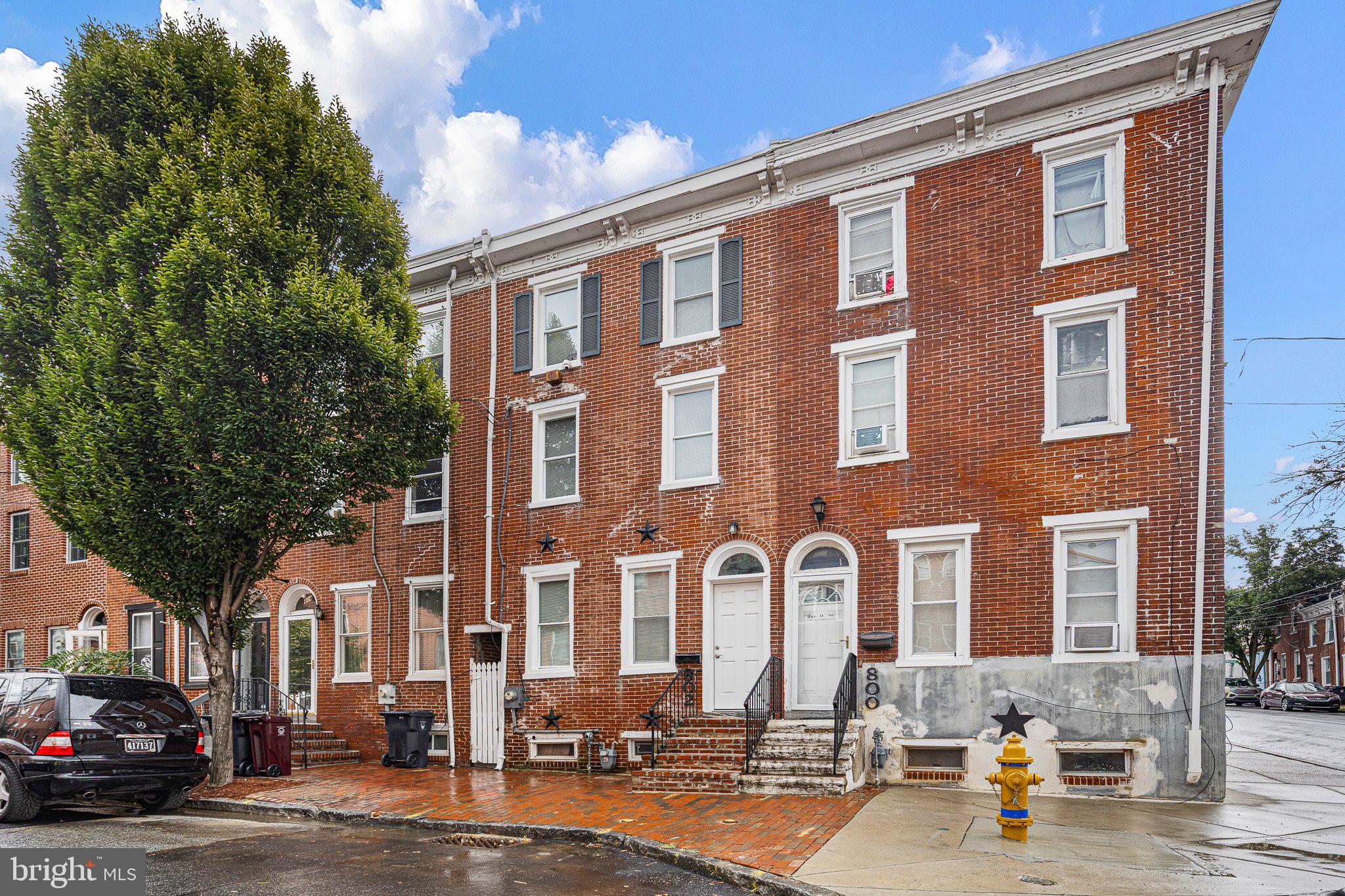 802 N MADISON STREET