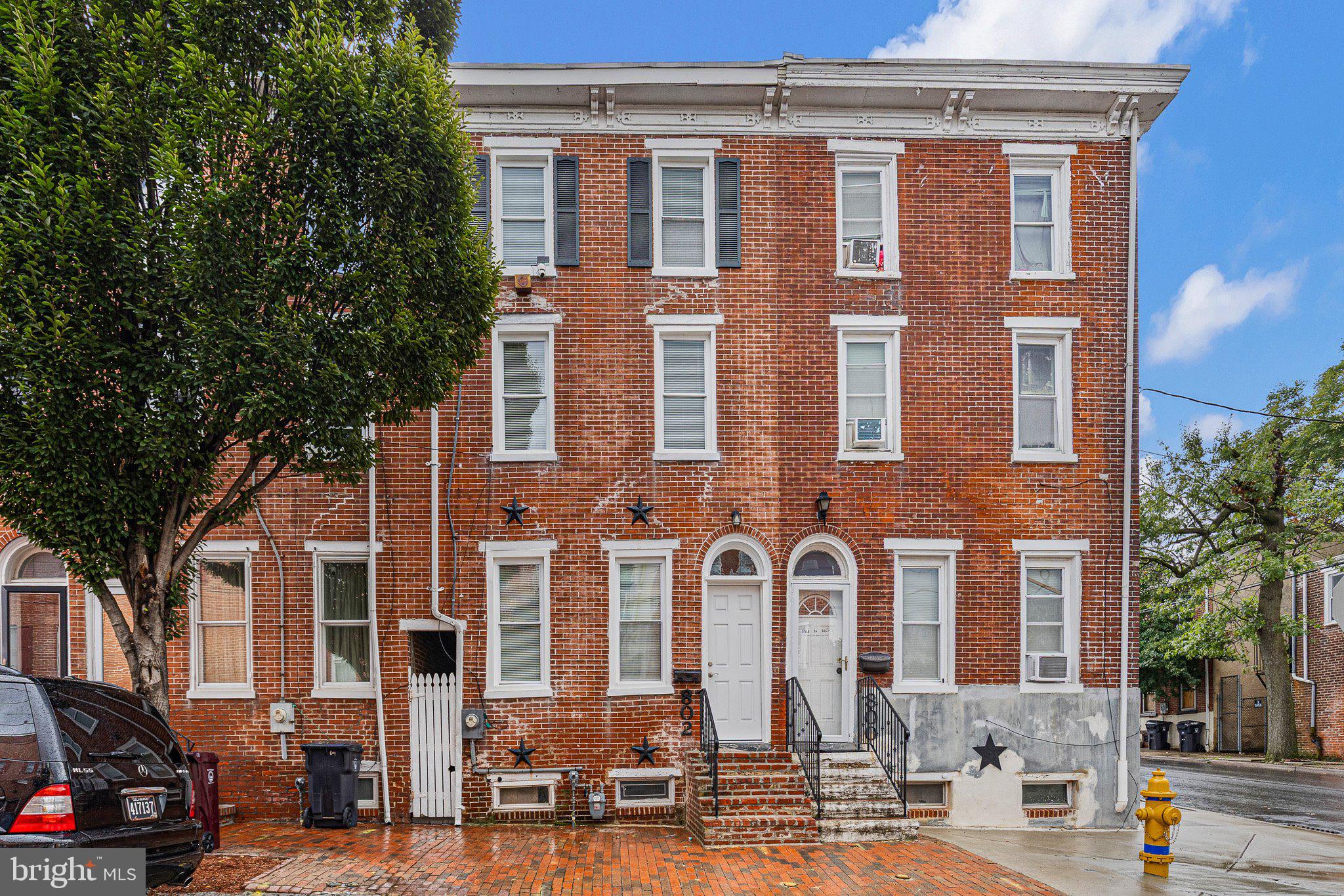 802 N MADISON STREET