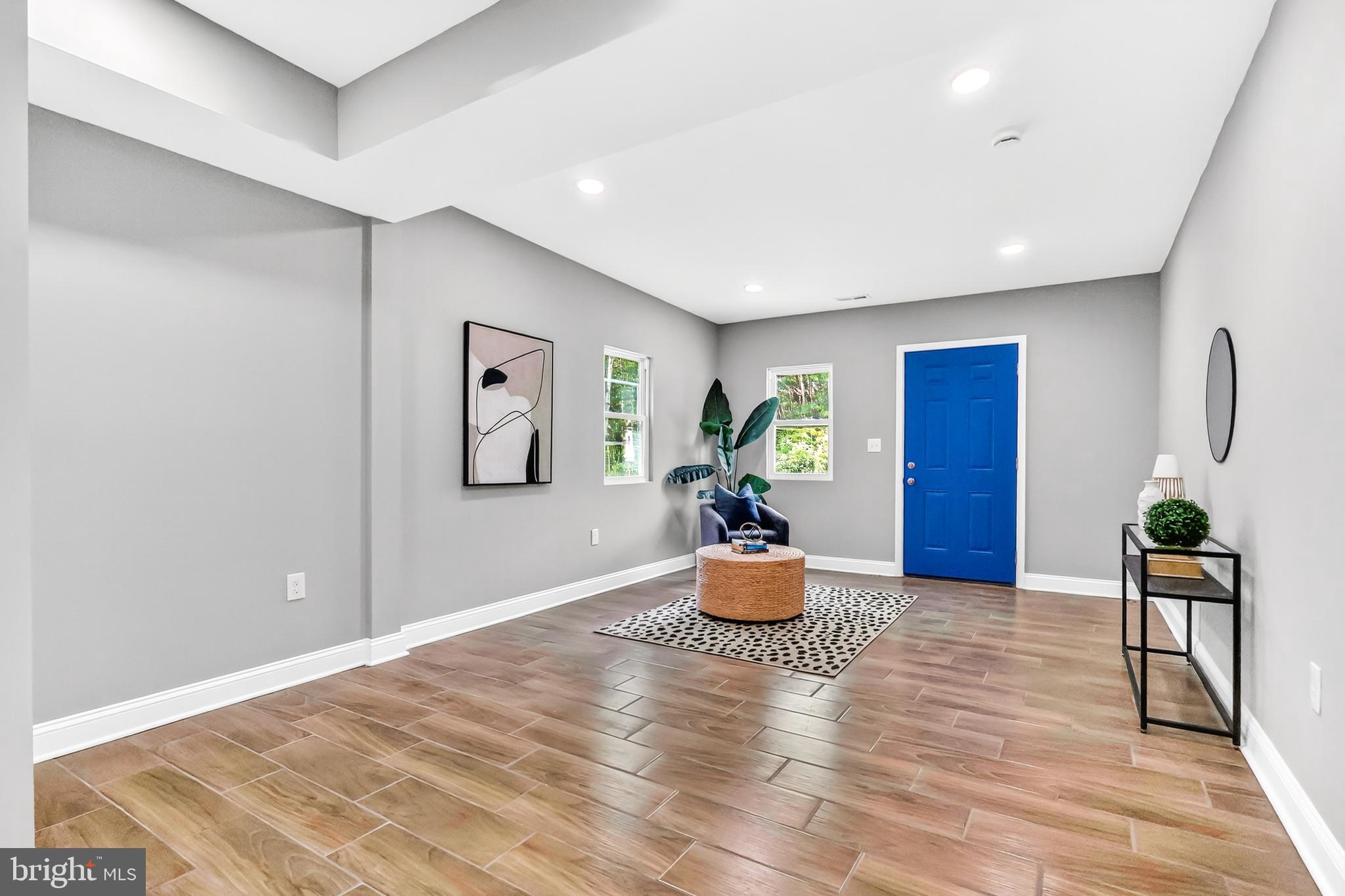 FARMINGTON ROAD - Residential