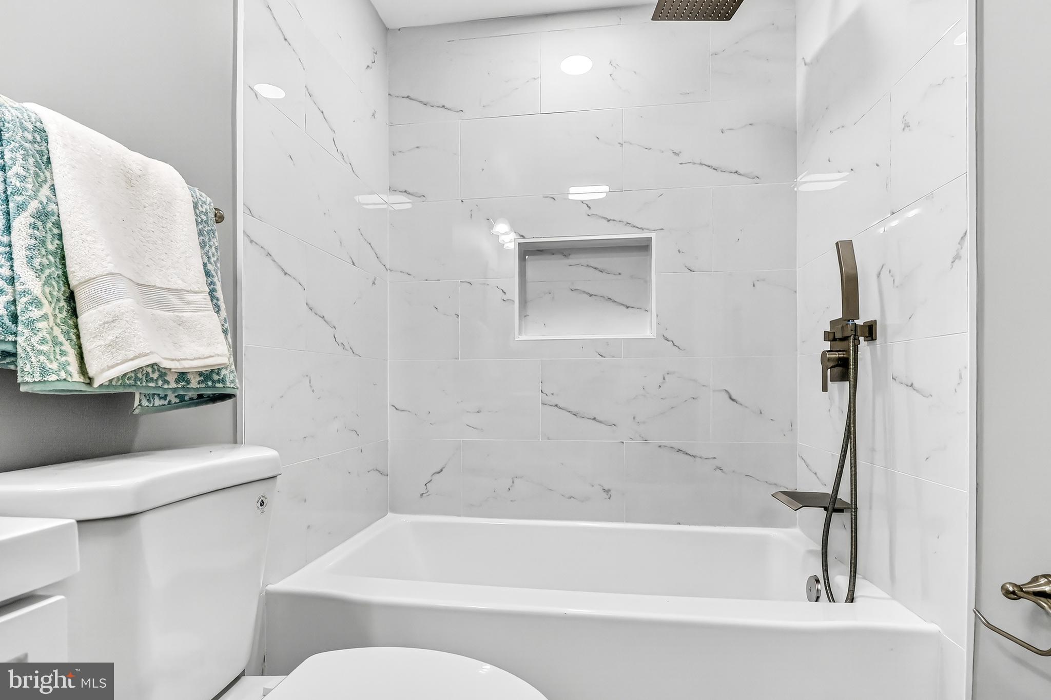 FARMINGTON ROAD - Residential