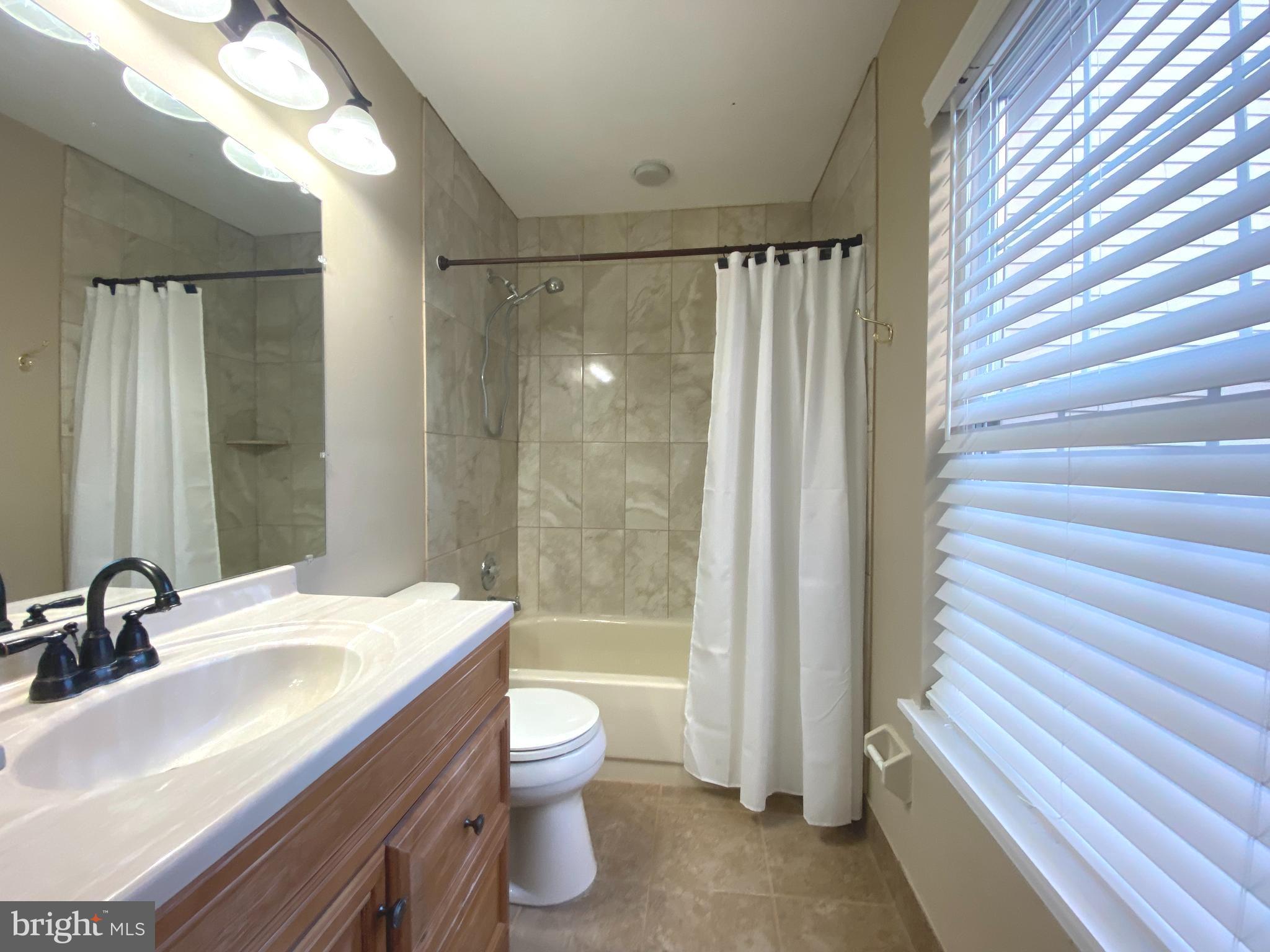 NEWTOWN GRANT - Residential Lease