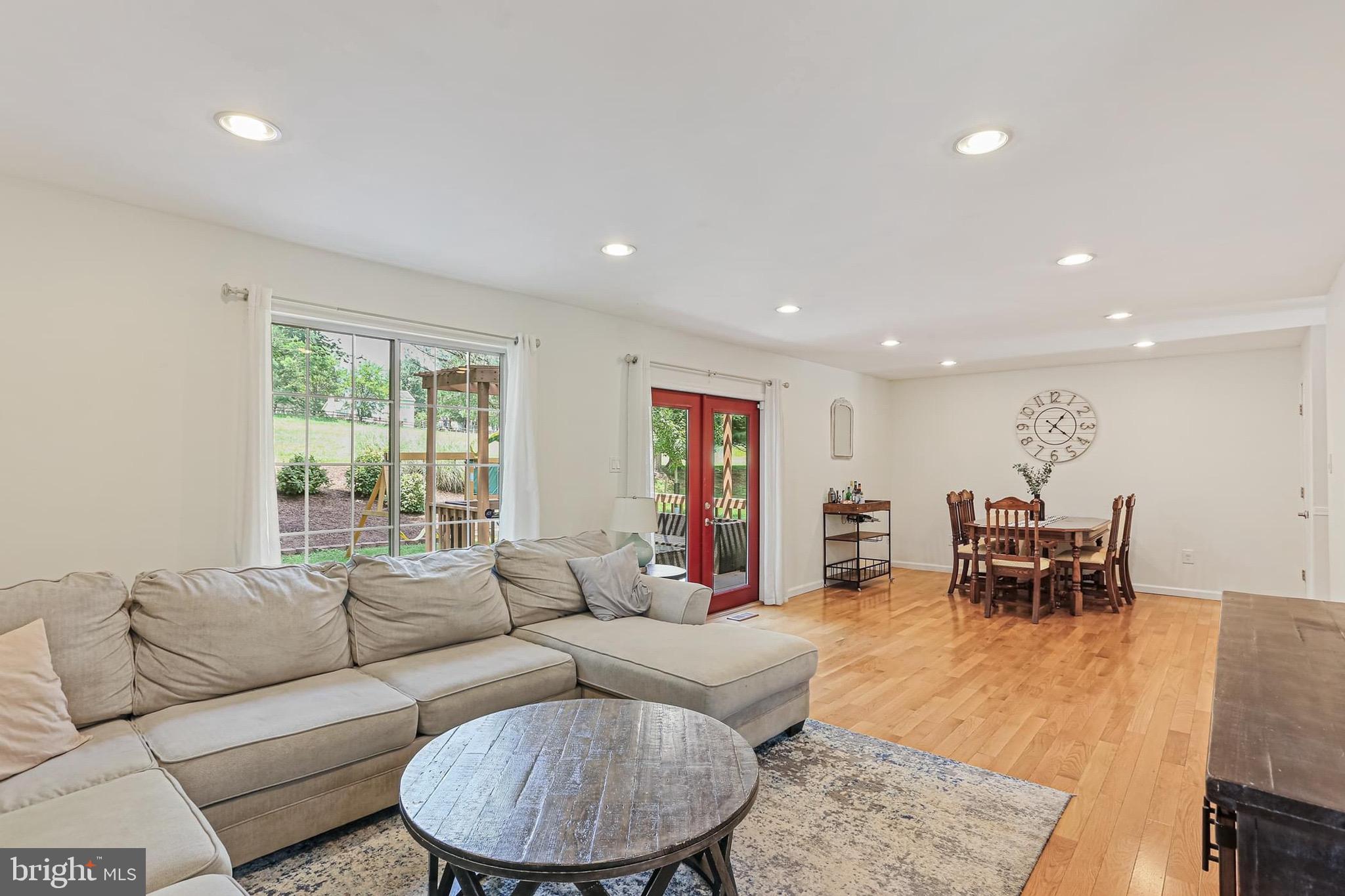 VILLAGE OF LONG REACH - Residential