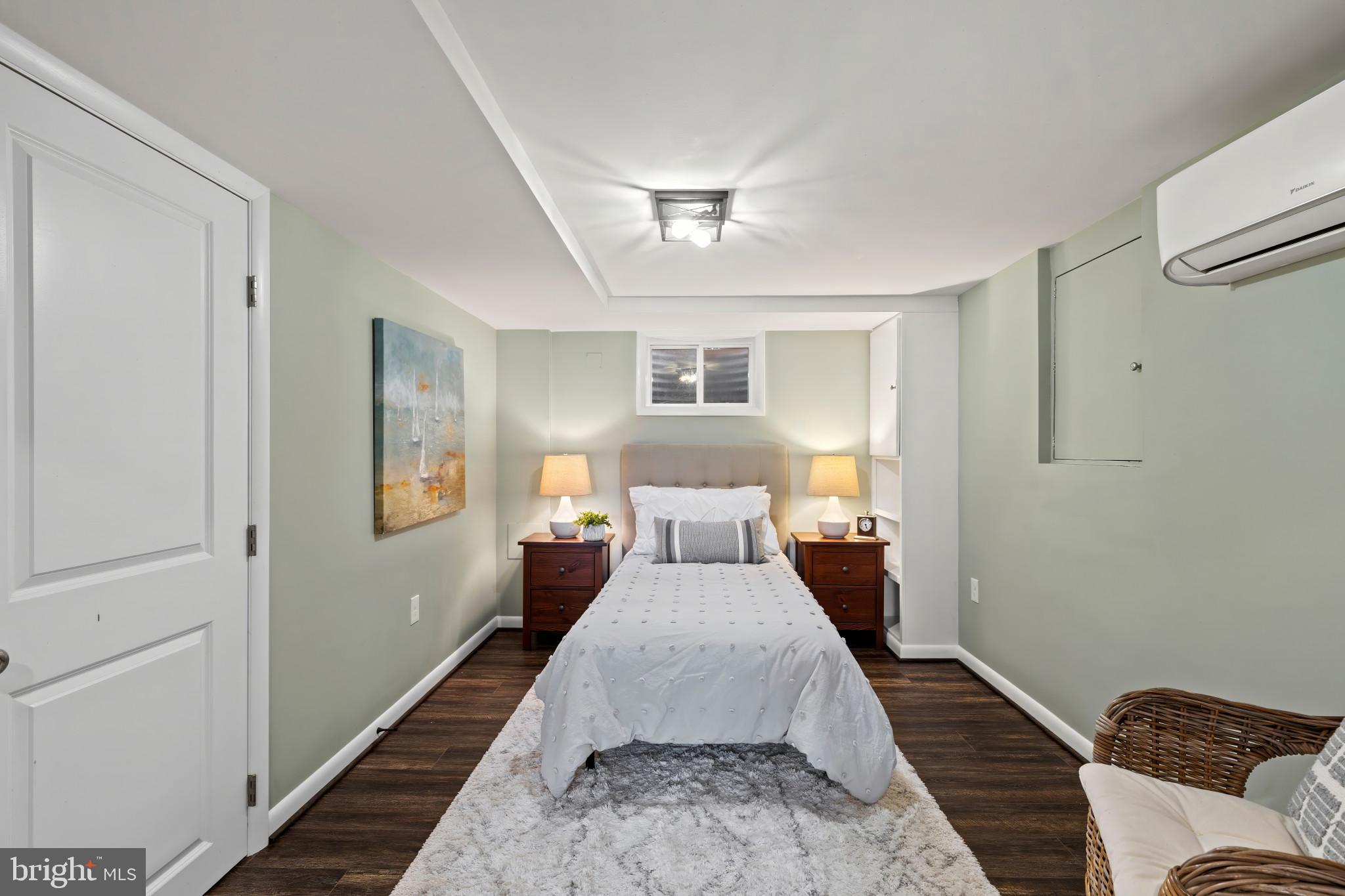 OLDE SEVERNA PARK - Residential